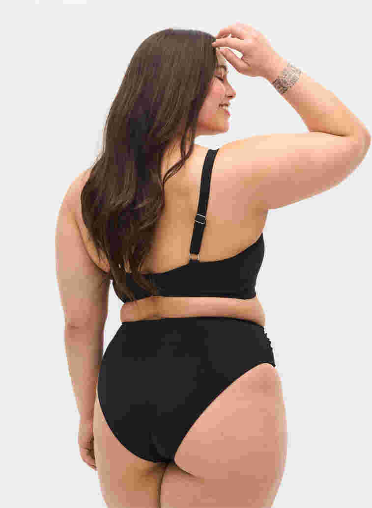 Bikinibroekje met hoge taille en hoog uitgesneden pijpen, Black, Model image number 1