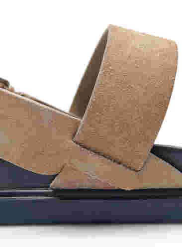 Sandaal met brede pasvorm in suède, Brown, Model image number 0