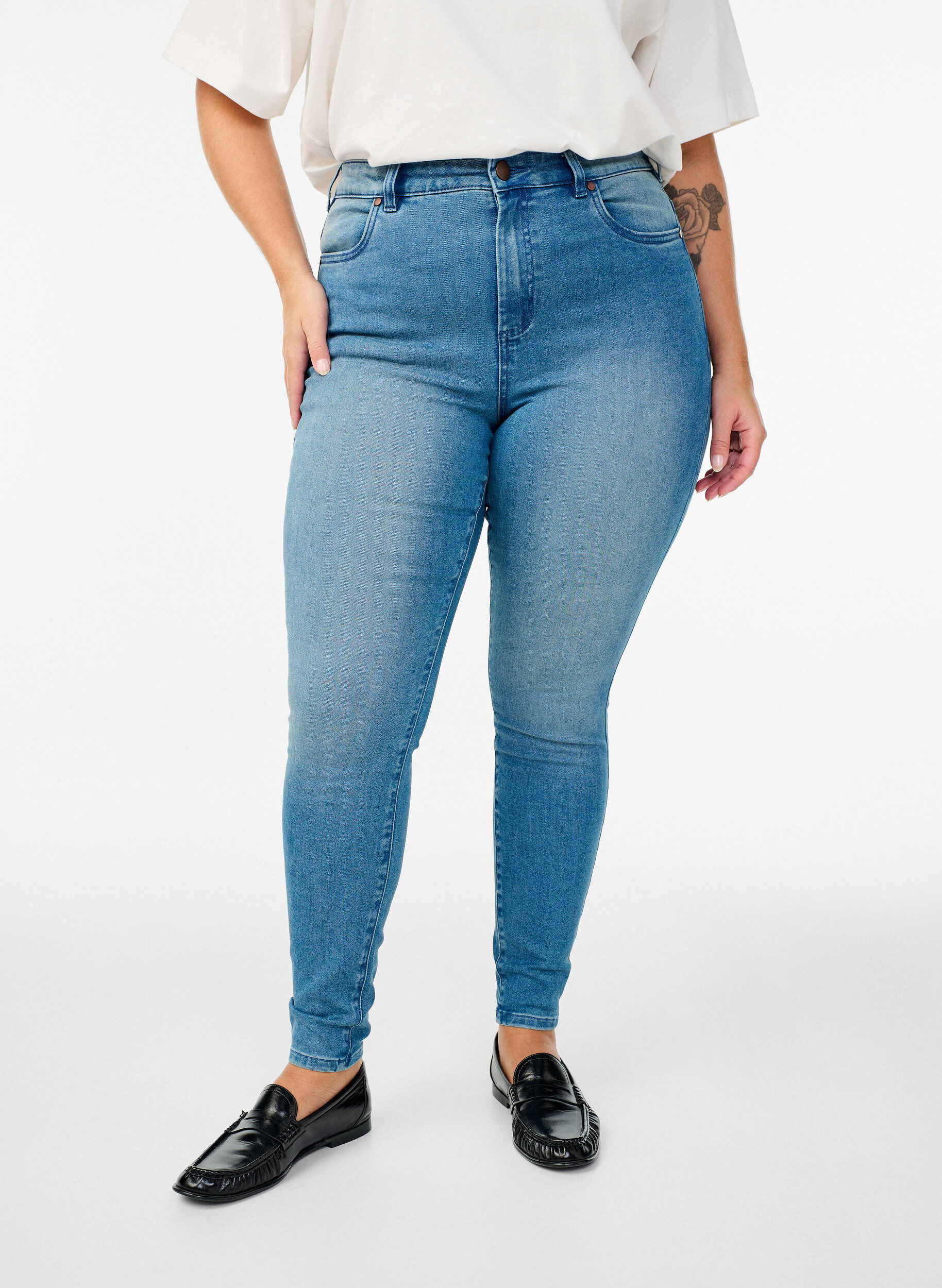 Zizzi Super slim Amy jeans met hoge taille, Blauw, Model image number 2