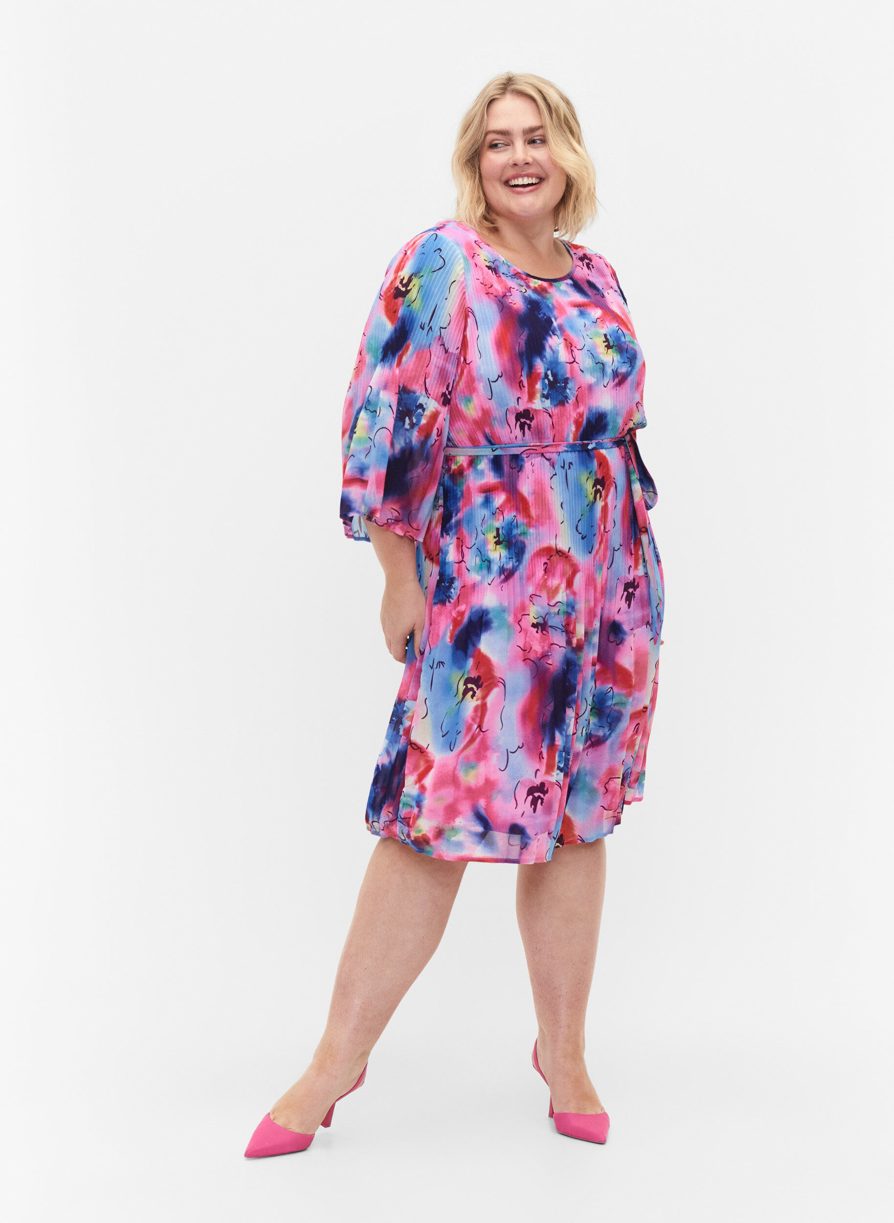 Zizzi Bedrukte geplooide jurk met bindband, Lavender Space AOP, Model image number 3