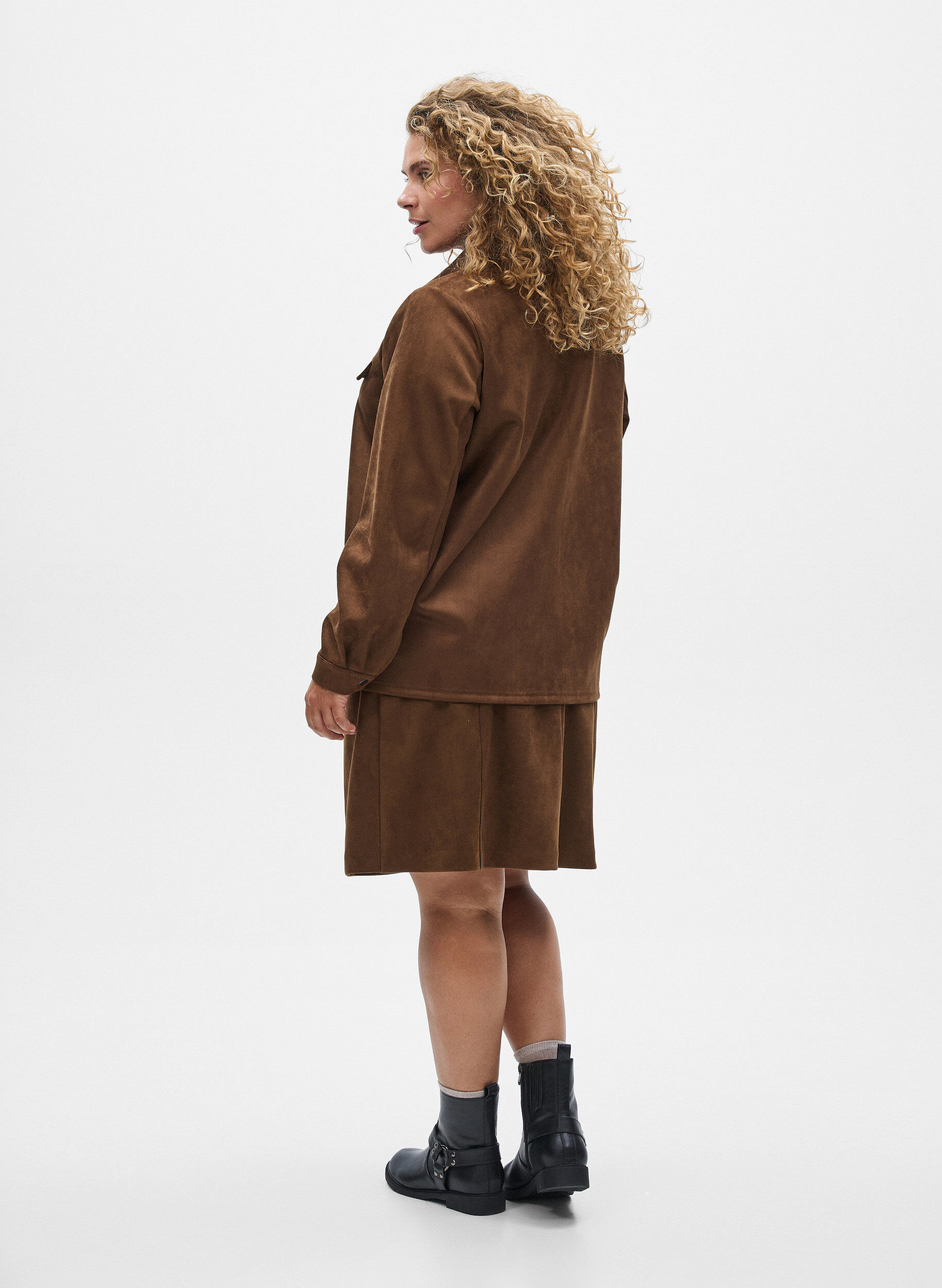 Zizzi Imitatie su&egrave;de overhemd, Bruin, Model image number 2