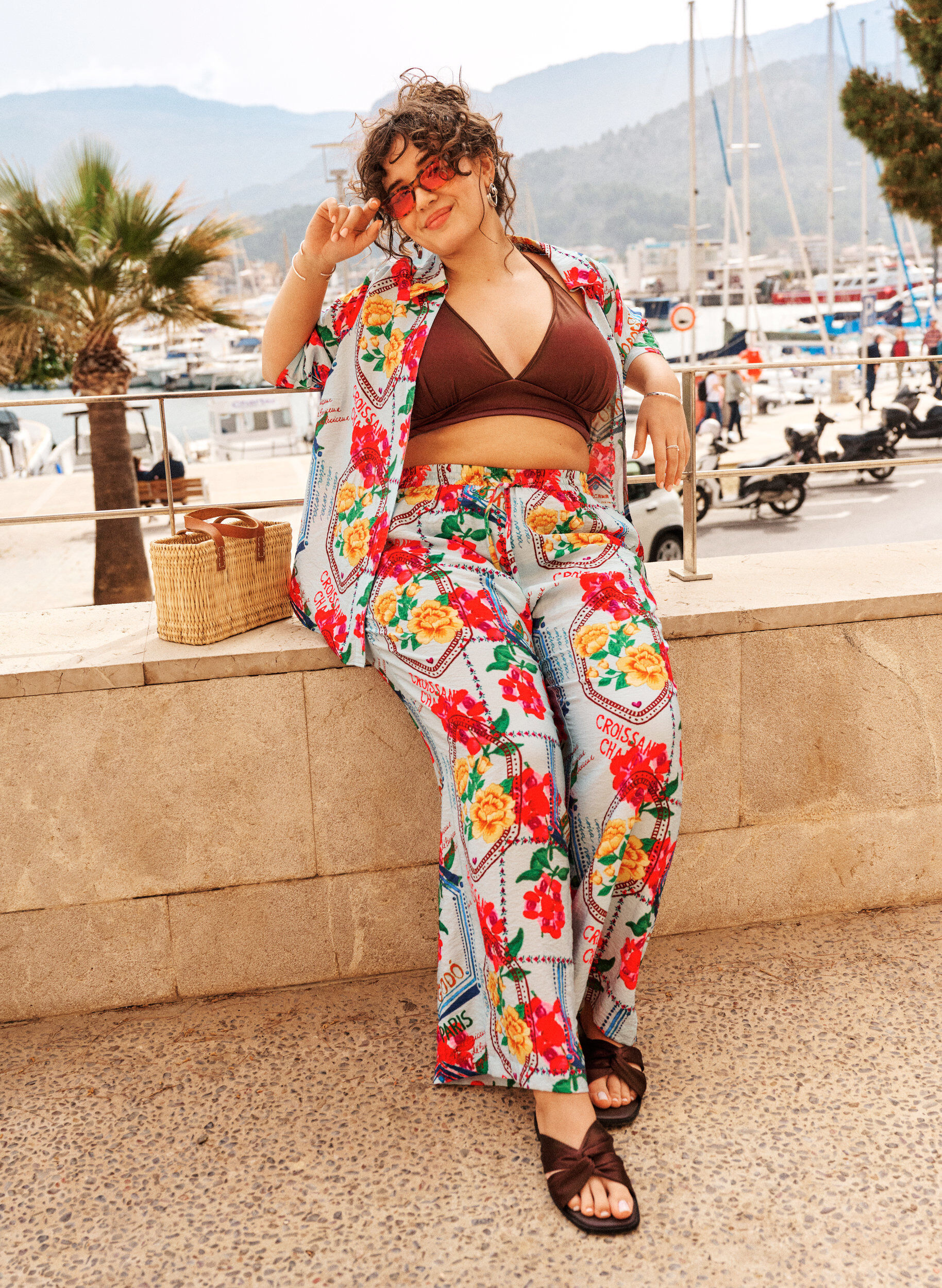 ZizziStraight-fit broek met een kleurrijke print, Blauw, Image image number 0