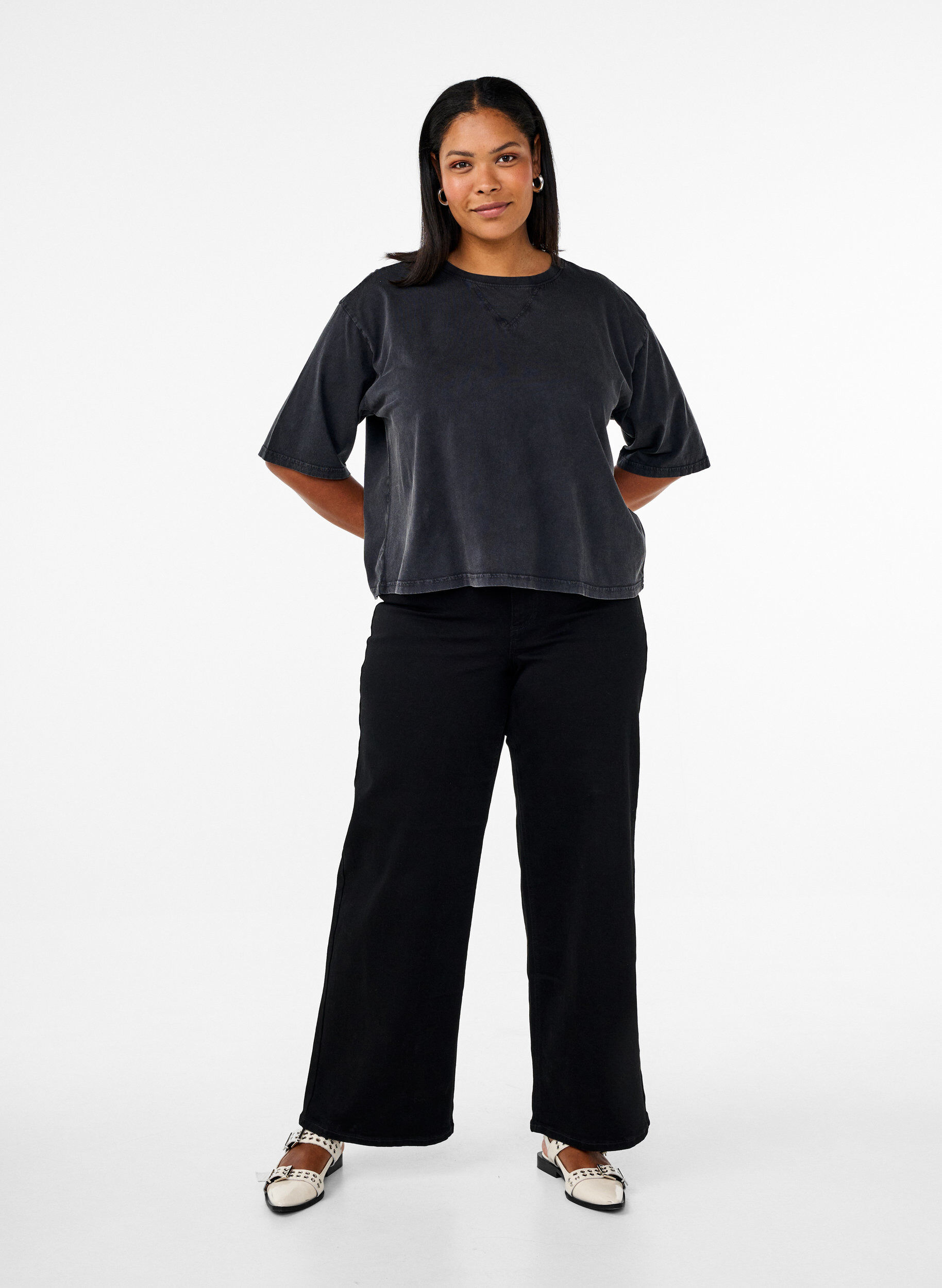 Zizzi Boxy T-shirt in biologisch katoen, Grijs, Model image number 1