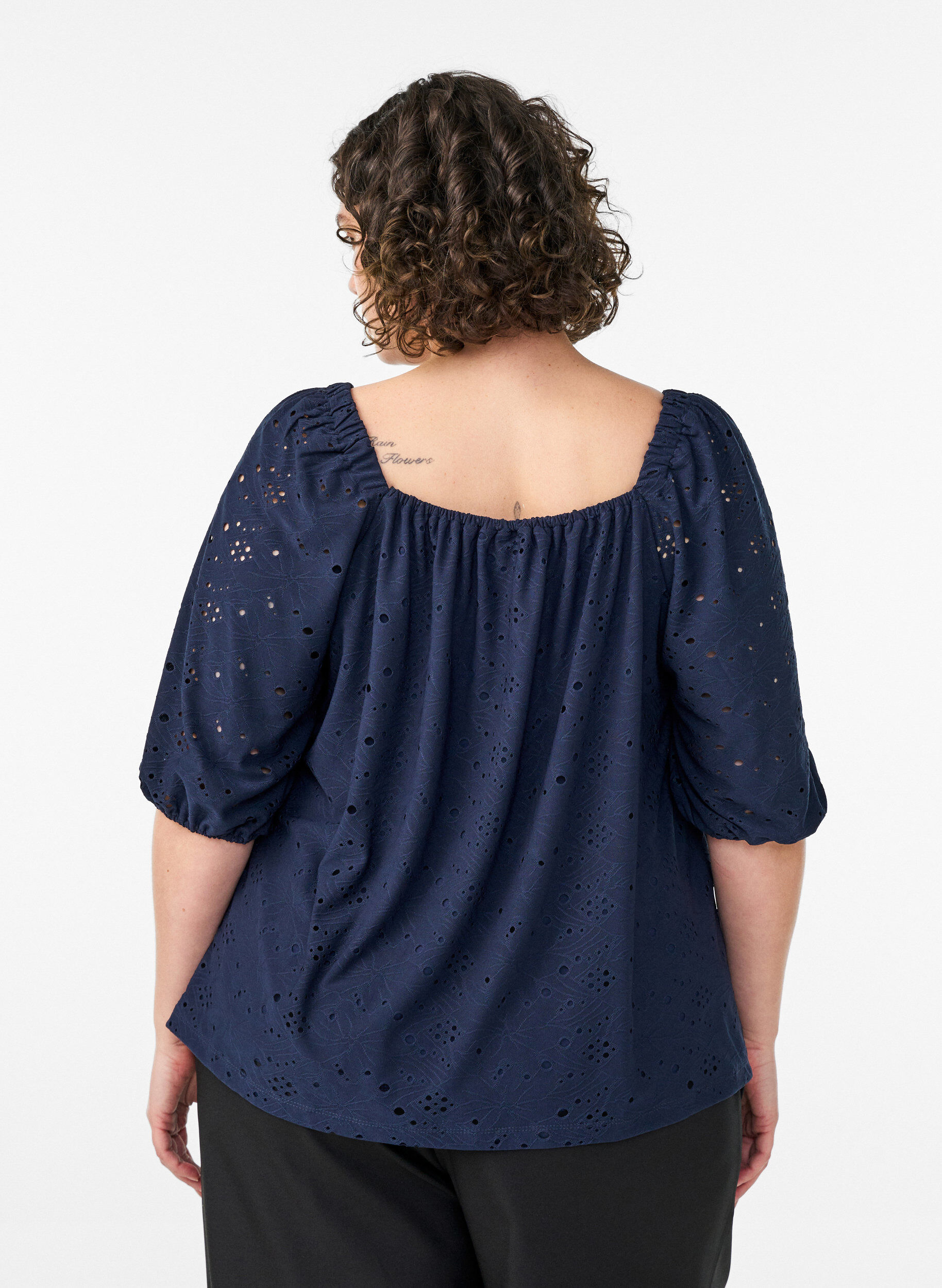 Zizzi Blouse met korte pofmouwen en een opengewerkt patroon, Blauw, Model image number 2