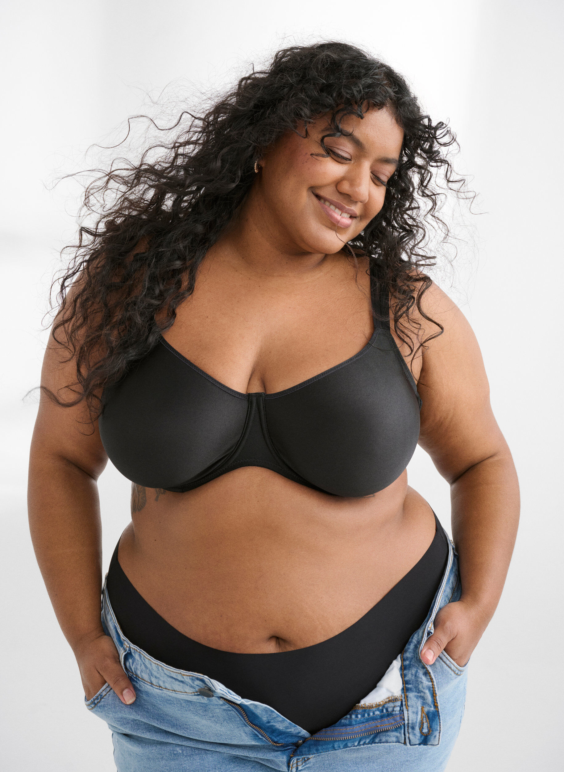 Zizzi Voorgevormde, volledig bedekkende bh met hoge ondersteuning, Zwart, Image image number 0