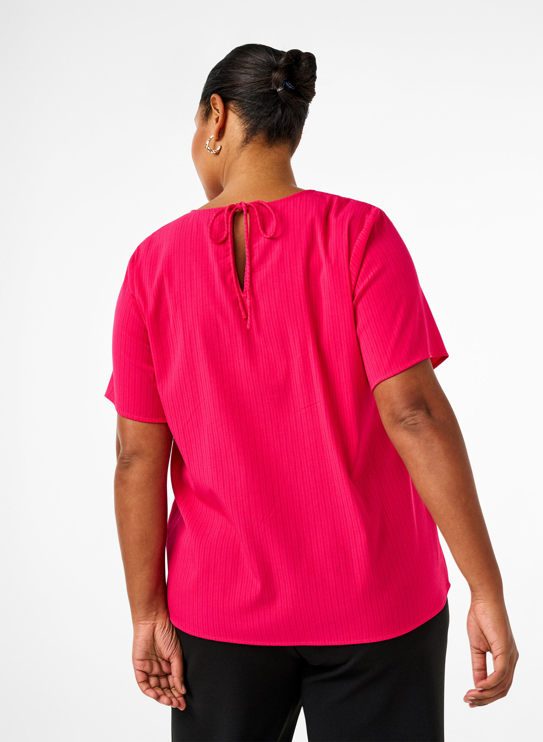 Zizzi Blouse van viscose met korte mouwen en strikjes, Bright Rose, Model image number 1