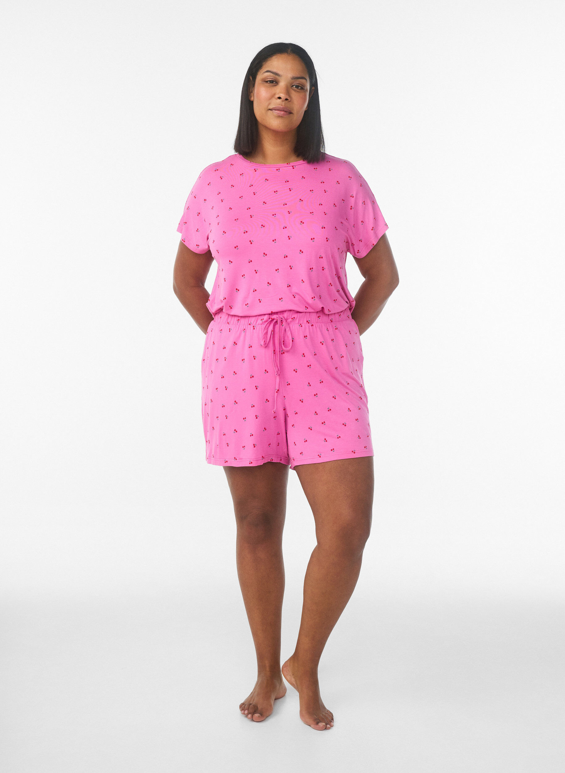 Zizzi Pyjamashorts in viscose jersey met een all-over print, Roze, Model image number 1
