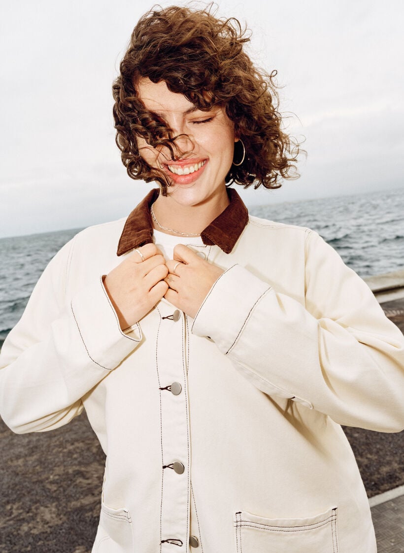 Gekleurde denimjas met contrasterende kraag, Vanille, Image image number 0