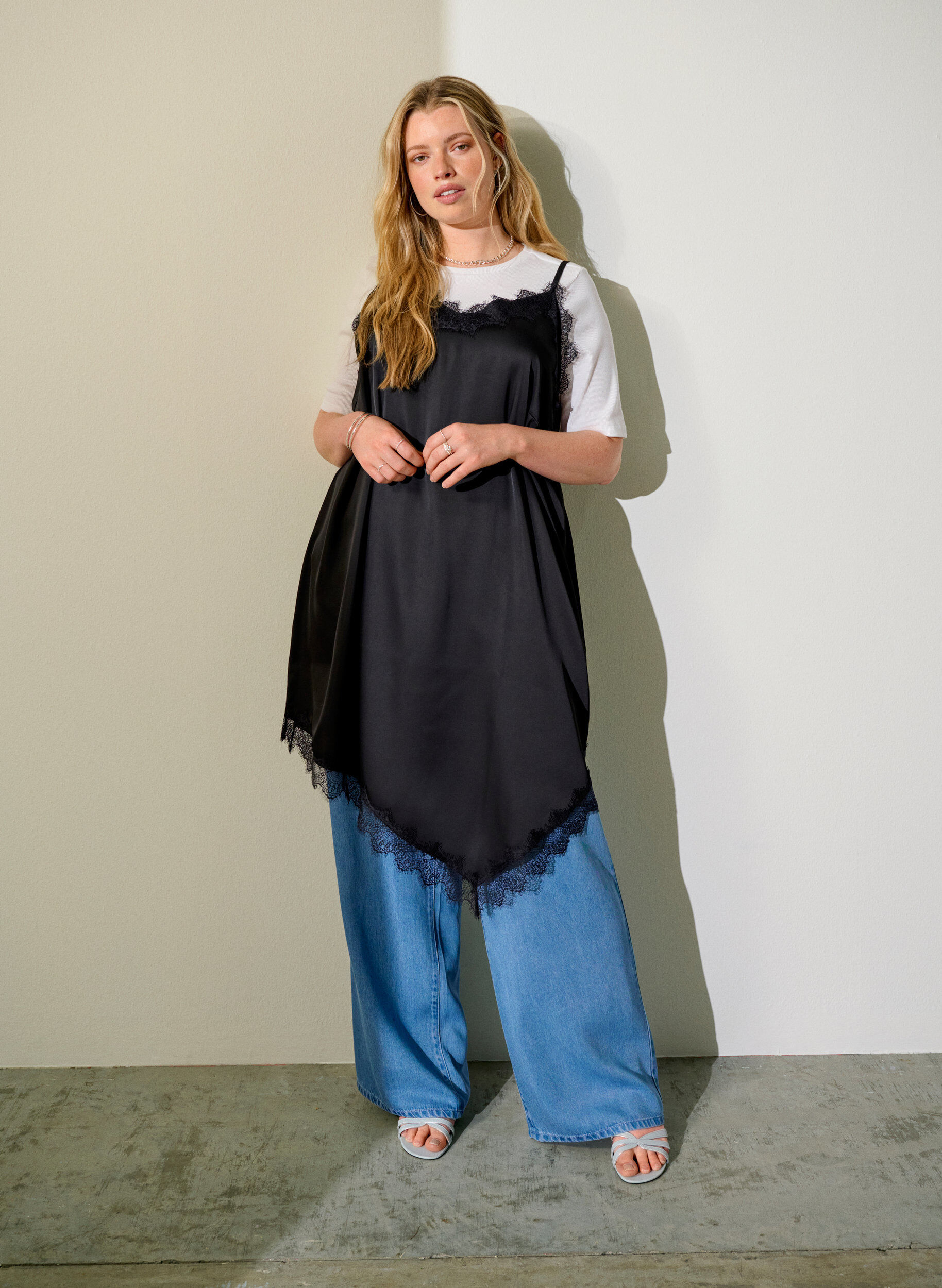 Zizzi Lyocell broek met wide fit en denimlook, Blauw, Image image number 0