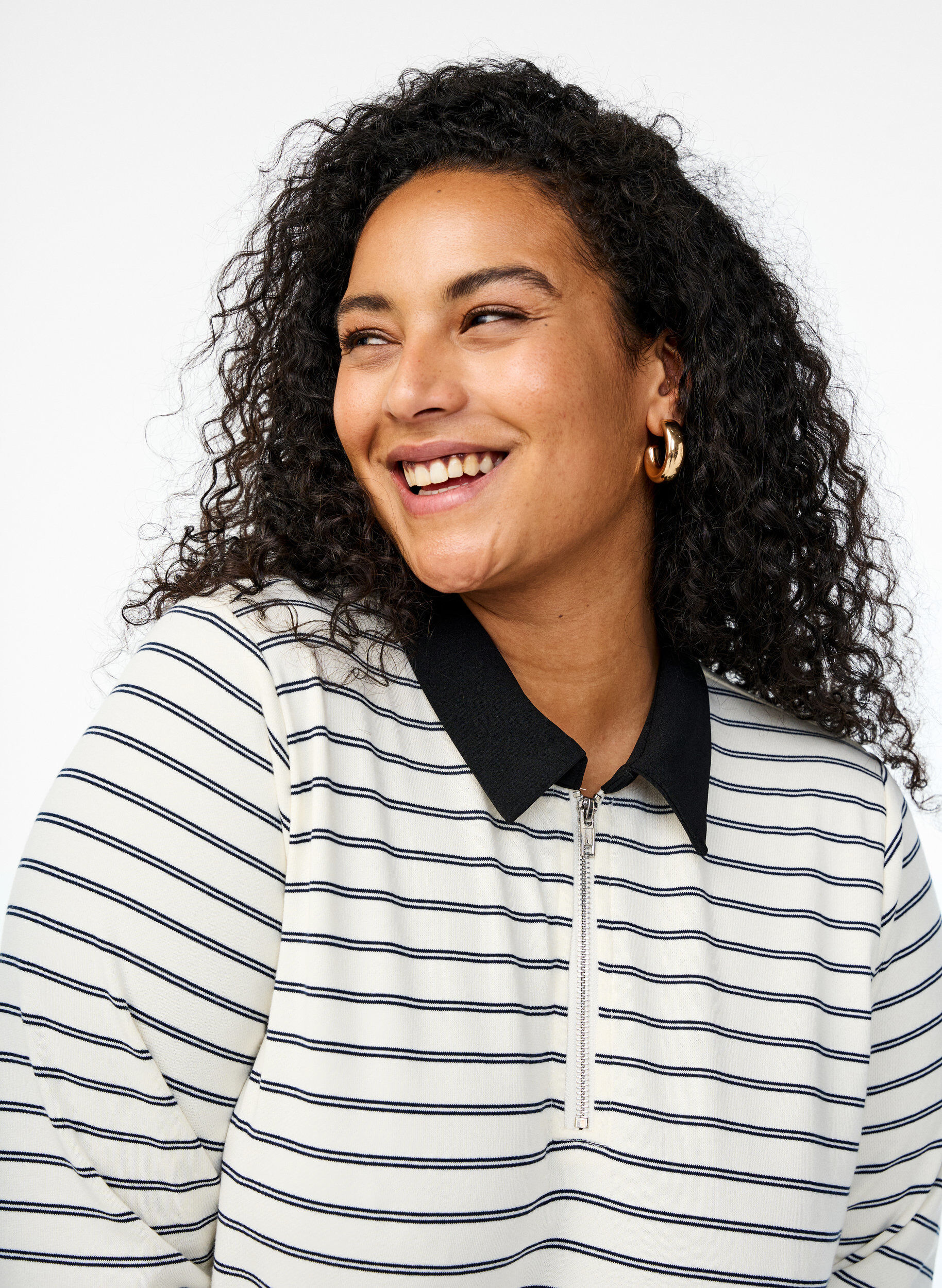 Zizzi Gestreept poloshirt met ritssluiting, Wit, Model image number 3