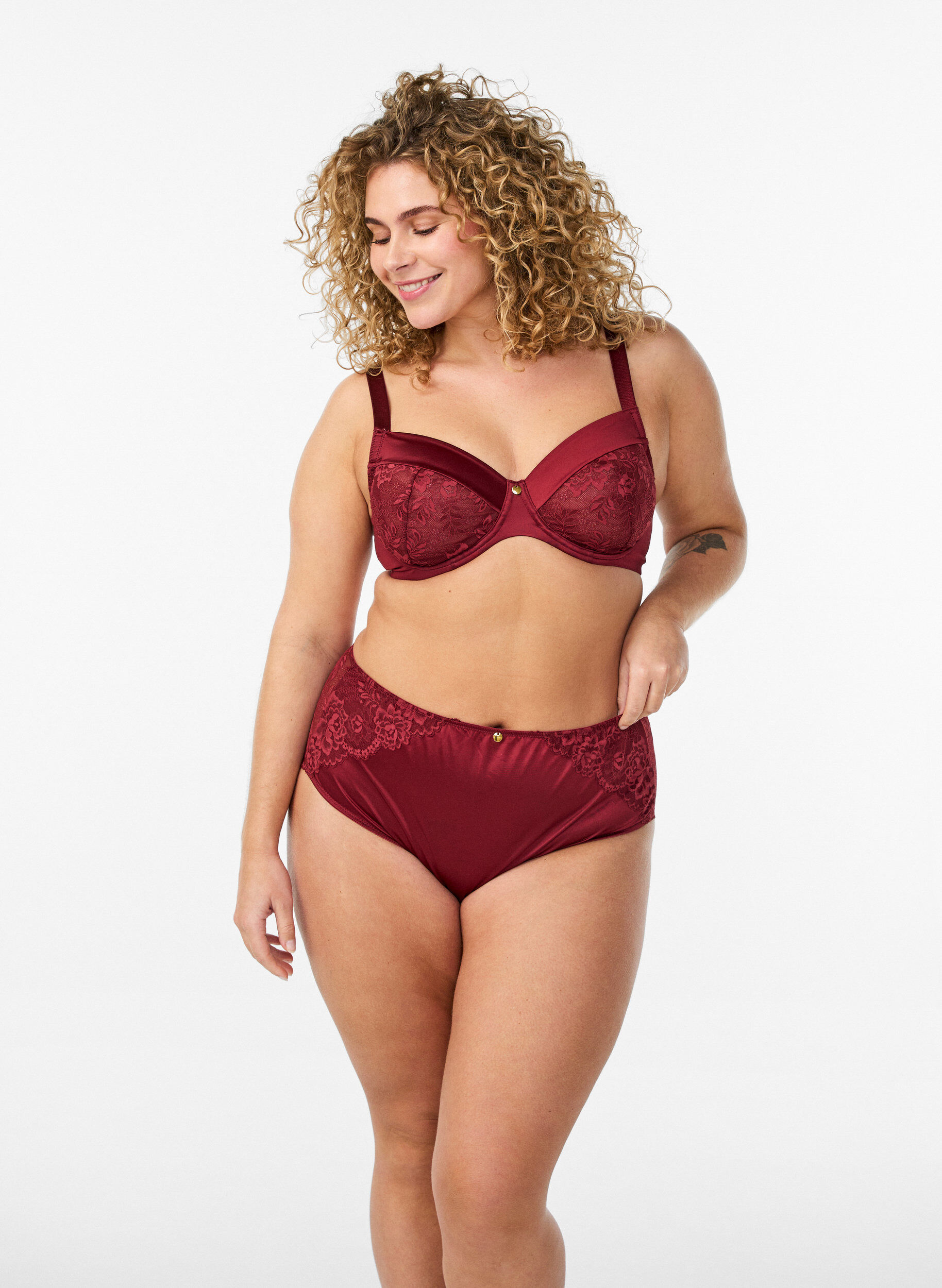 ZizziPanties met kant en een strikdetail aan de achterkant, Donker Bordeaux, Model image number 1