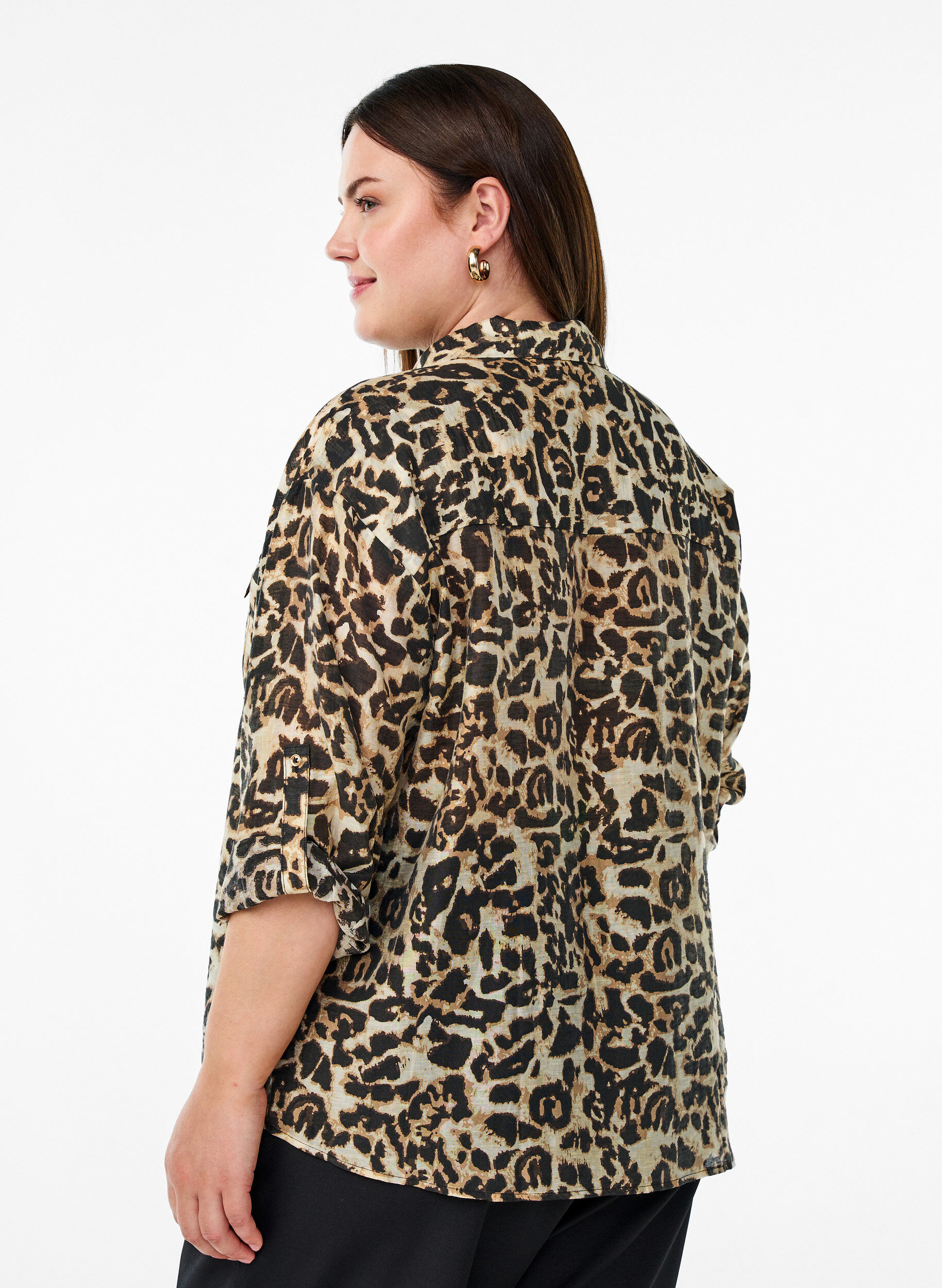 Zizzi Los shirt met dierenprint en borstzakken, Bruin, Model image number 2