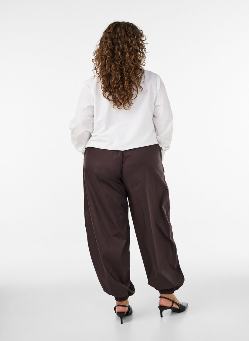 Ballonbroek met zakken en een elastische tailleband, Bruin, Model image number 1