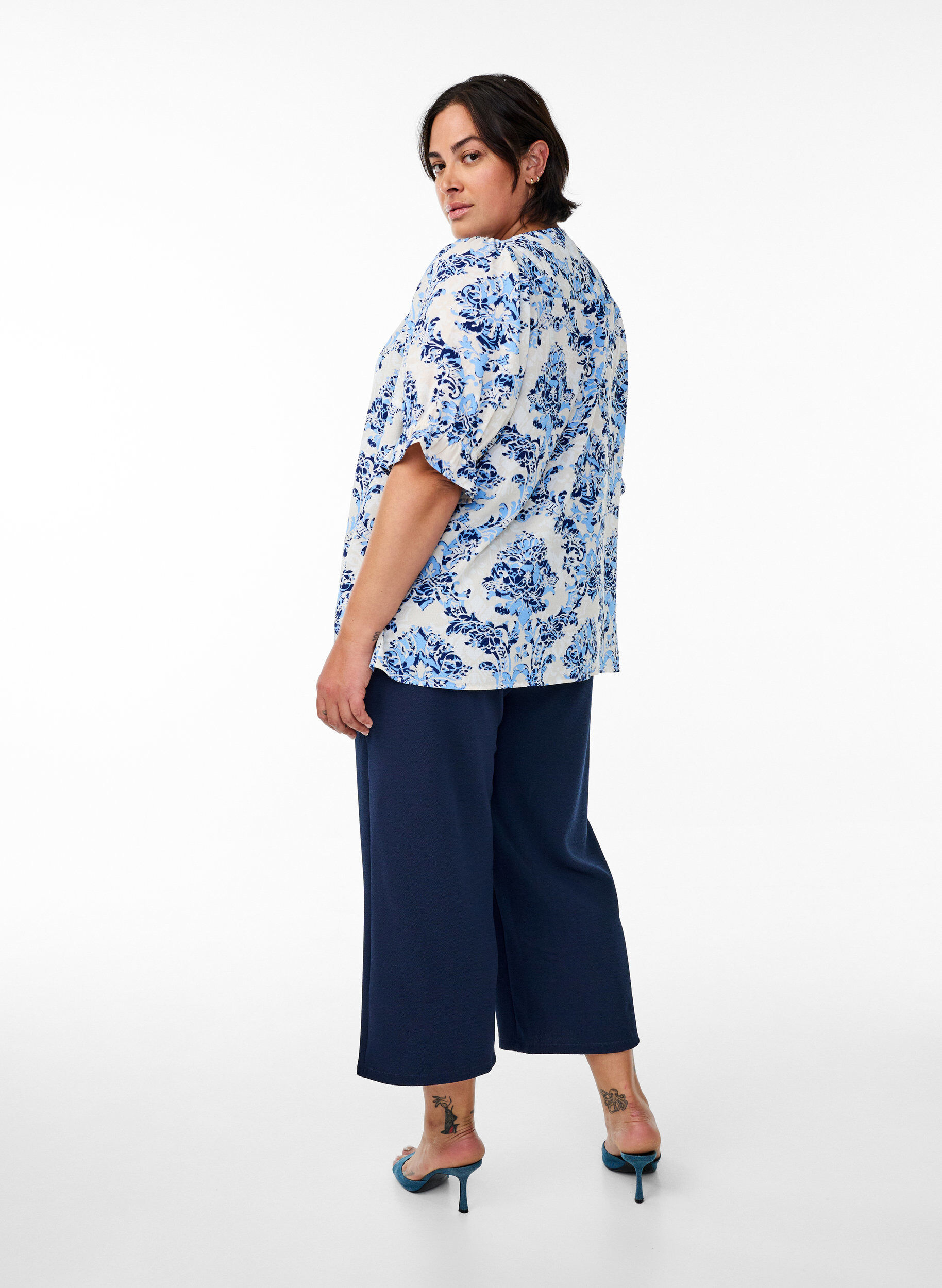 Zizzi Losse broek met 7/8 lengte, Blauw, Model image number 1