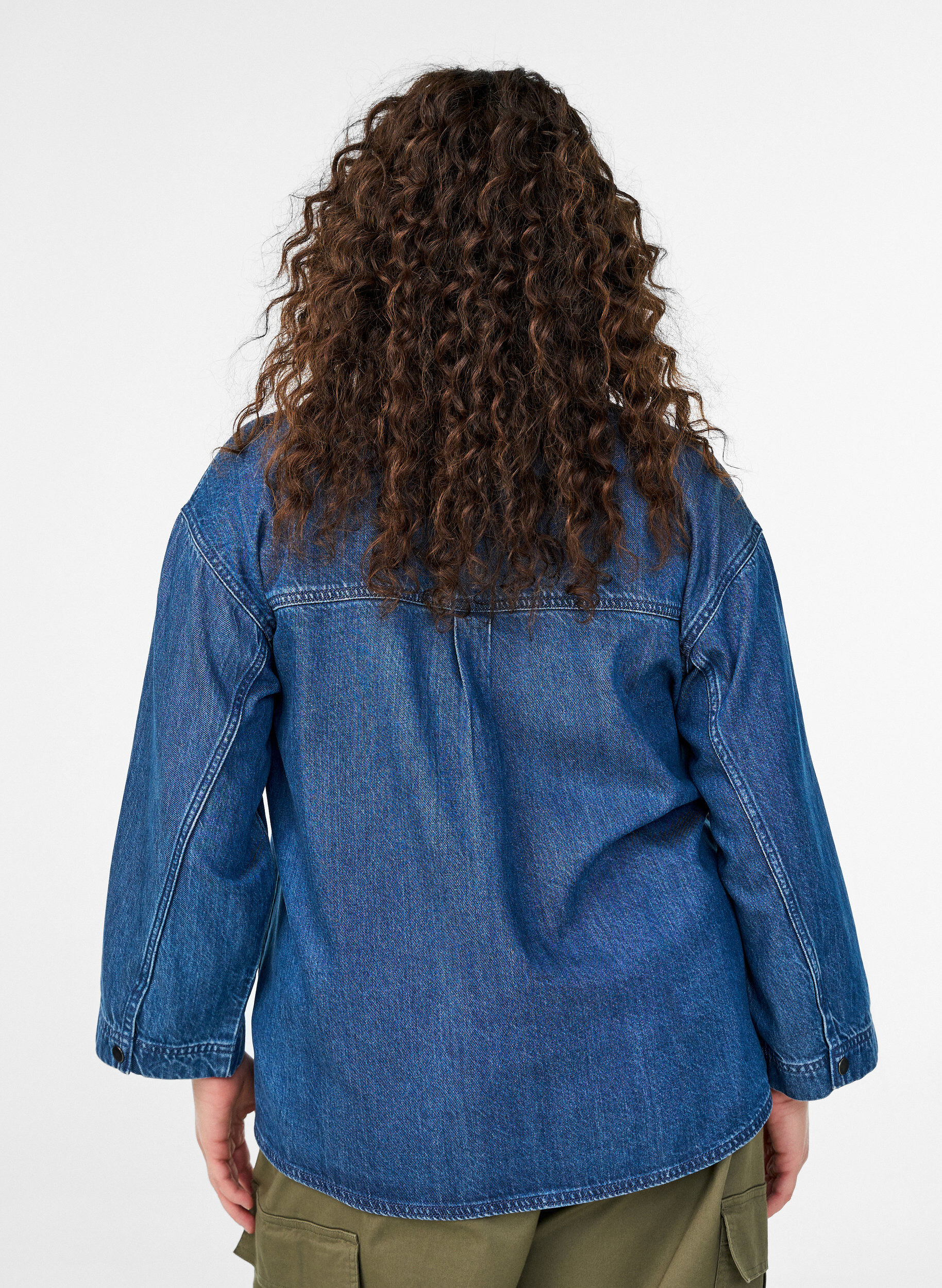 Zizzi Los denimshirt met 3/4-mouwen, Blauw, Model image number 2