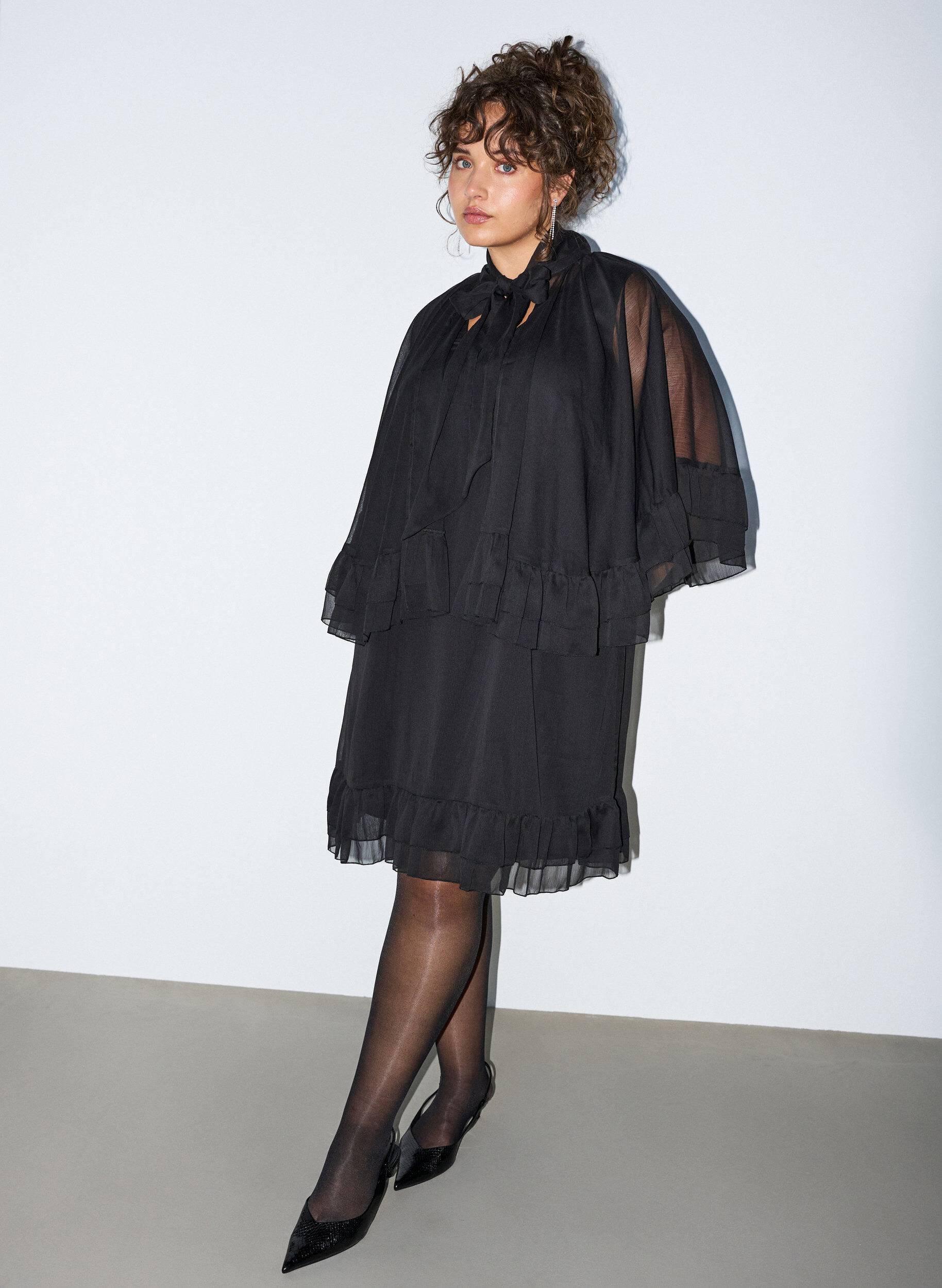 ZizziMouwloze jurk met chiffon cape, Zwart, Model image number 1