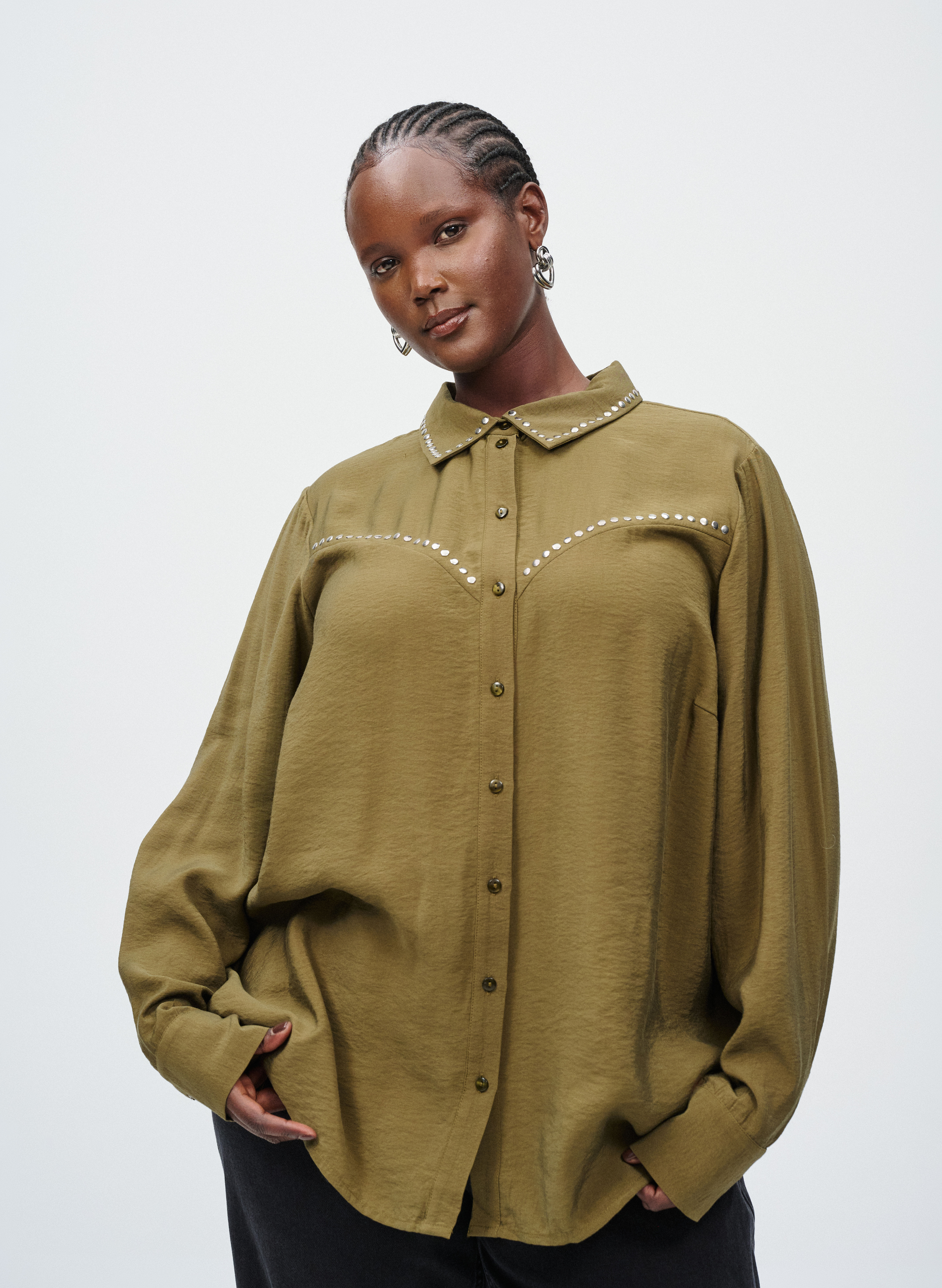 Zizzi Groen shirt met studs, , Model