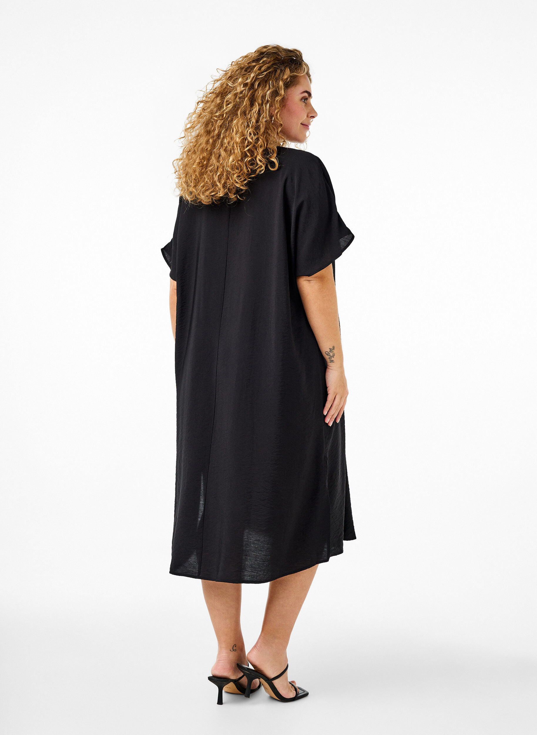 Zizzi Jurk met V-hals van viscose, Zwart, Model image number 1