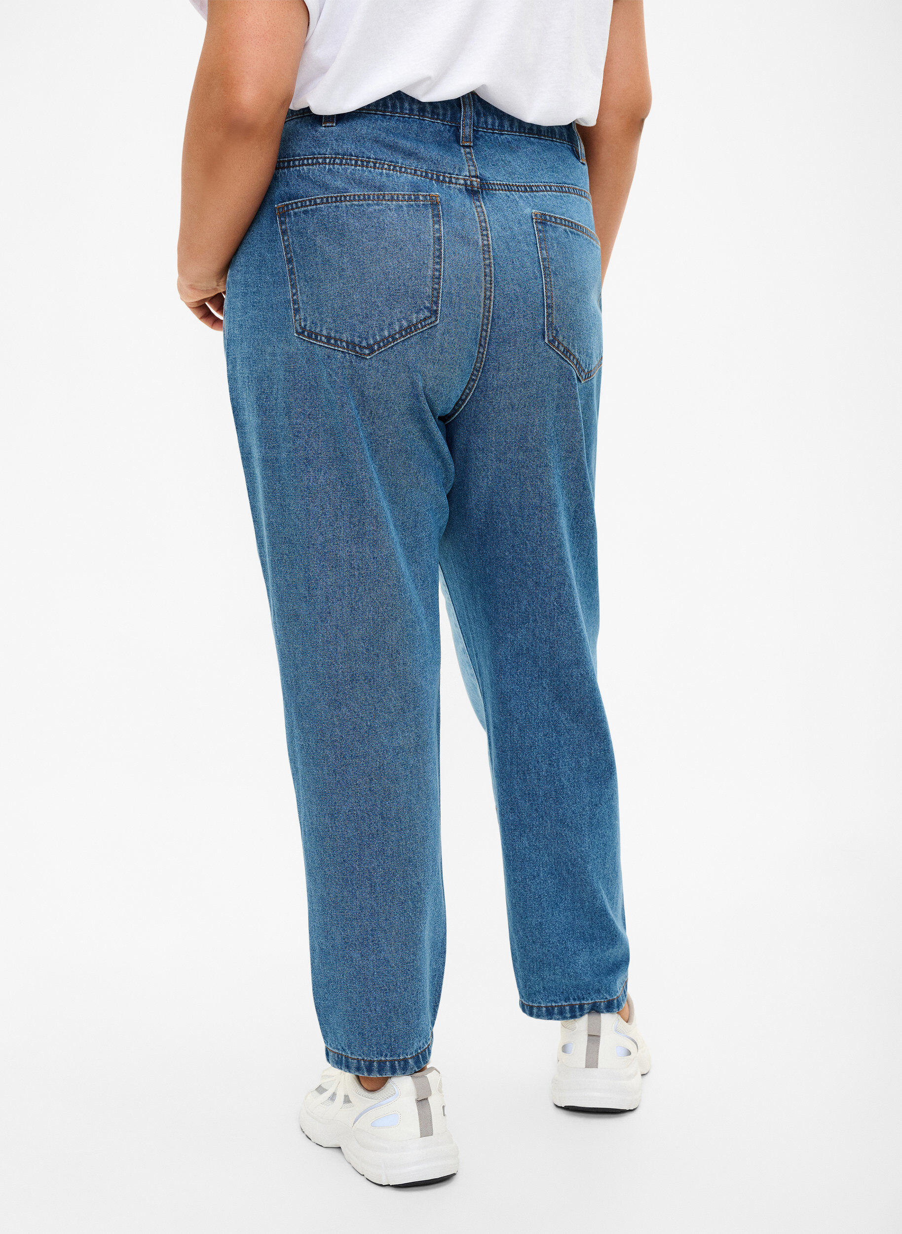 Zizzi Mille mom fit-jeans met colorblock en hoge taille, Light Blue Denim, Model image number 1