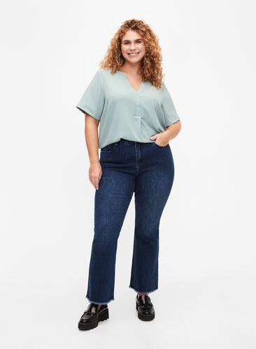 Ellen bootcut jeans met rauwe rand, Blue denim, Model image number 0