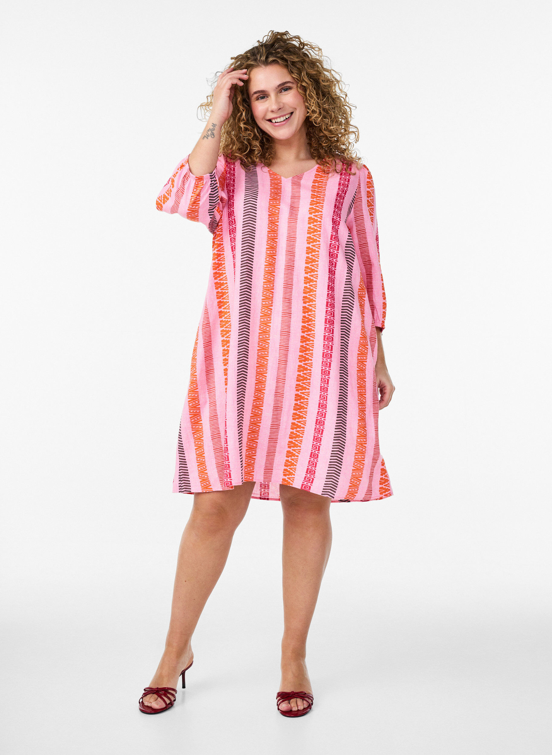 ZizziKorte jurk in linnen en viscose met 3/4 mouwen, Roze, Model image number 1