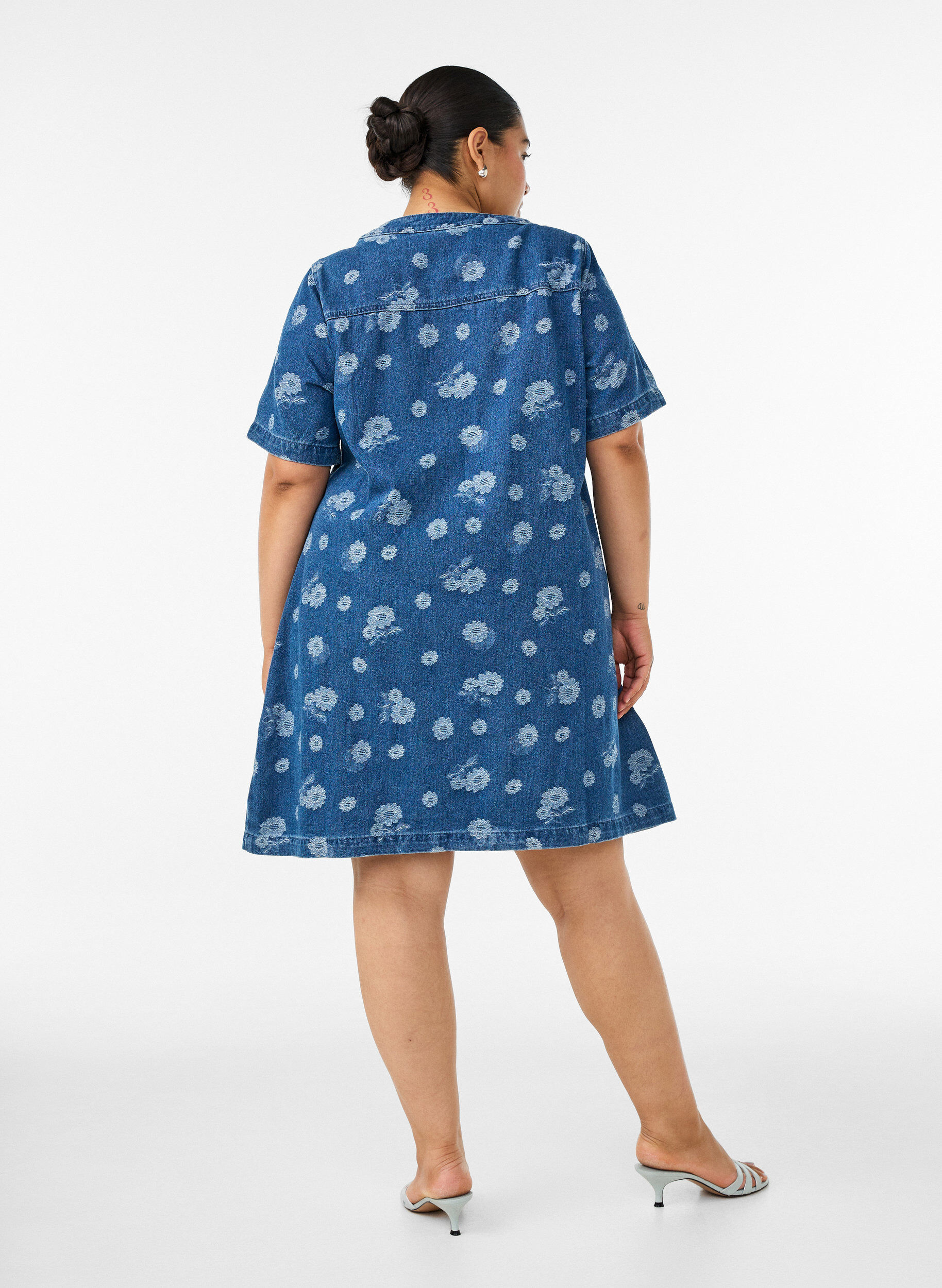 ZizziA-lijn denimjurk met bloemenpatroon, Blauw, Model image number 2