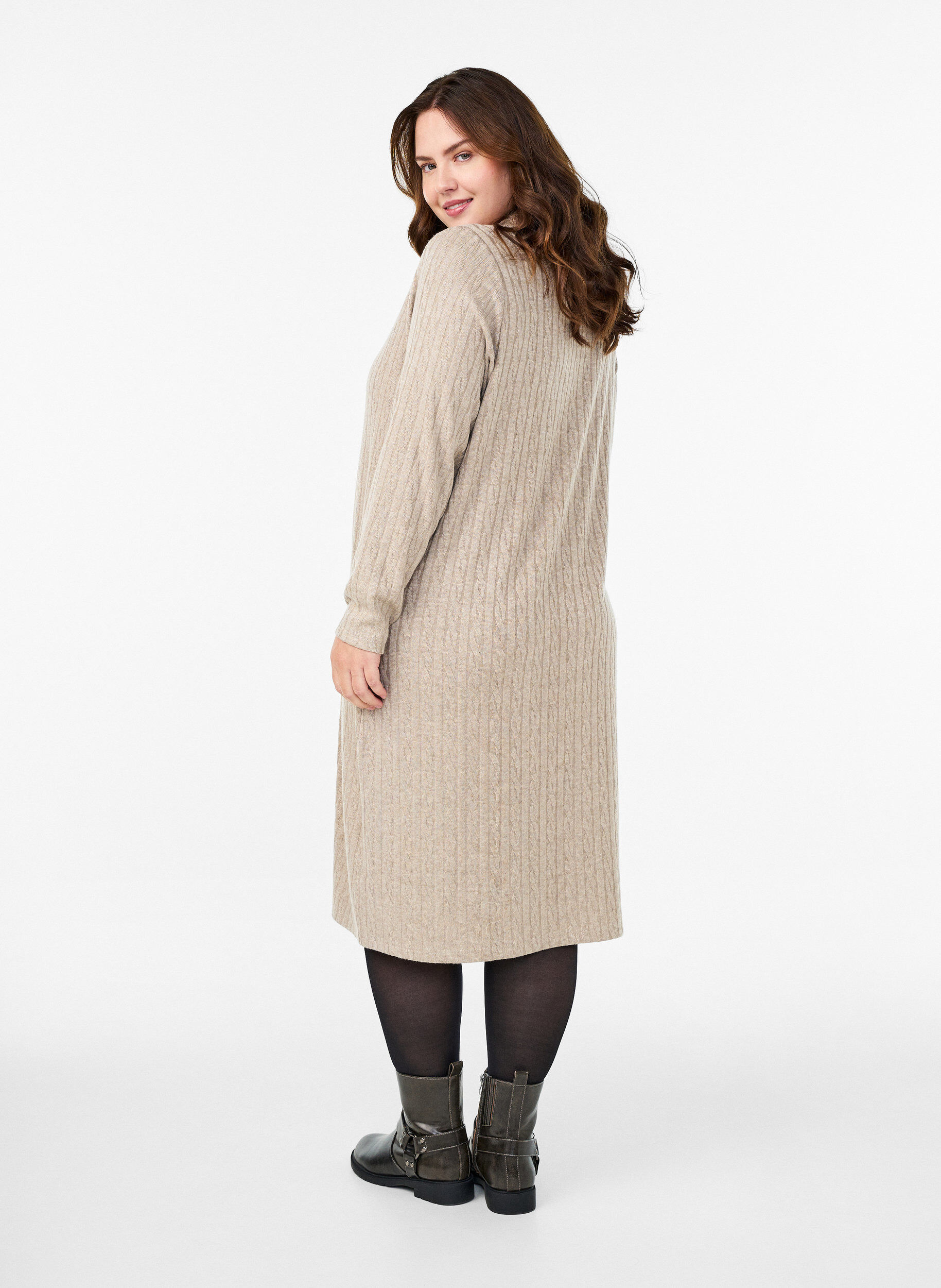 Zizzi Jurk met kabelstructuur en V-hals, Beige, Model image number 1