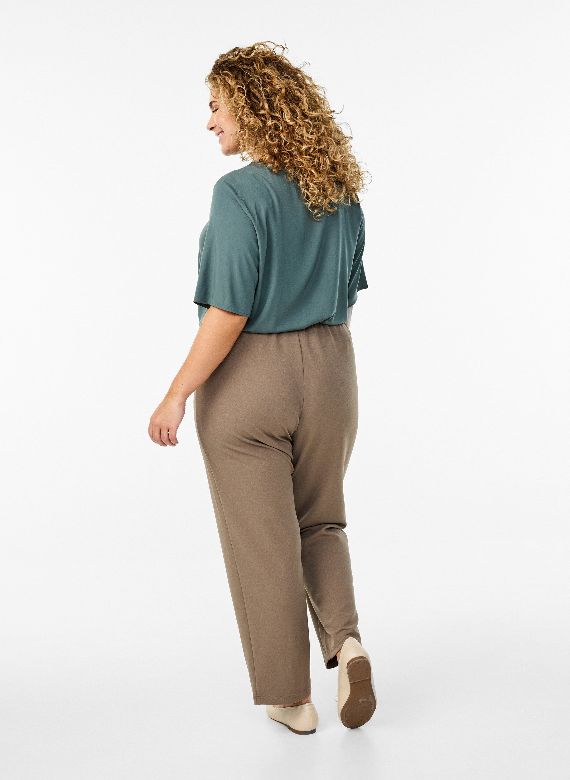 Zizzi Broek met rechte pasvorm, Beige, Model image number 1