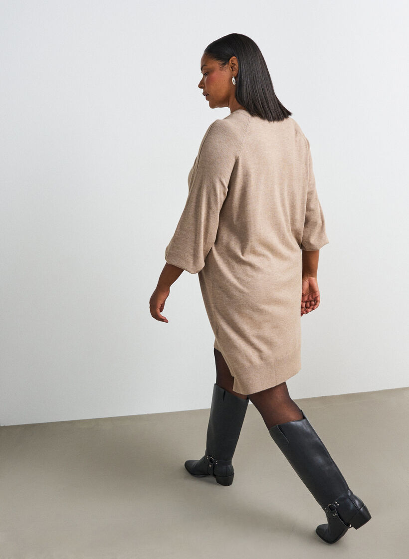 Korte gebreide jurk met raglanmouwen en een middennaad, Beige, Model image number 2