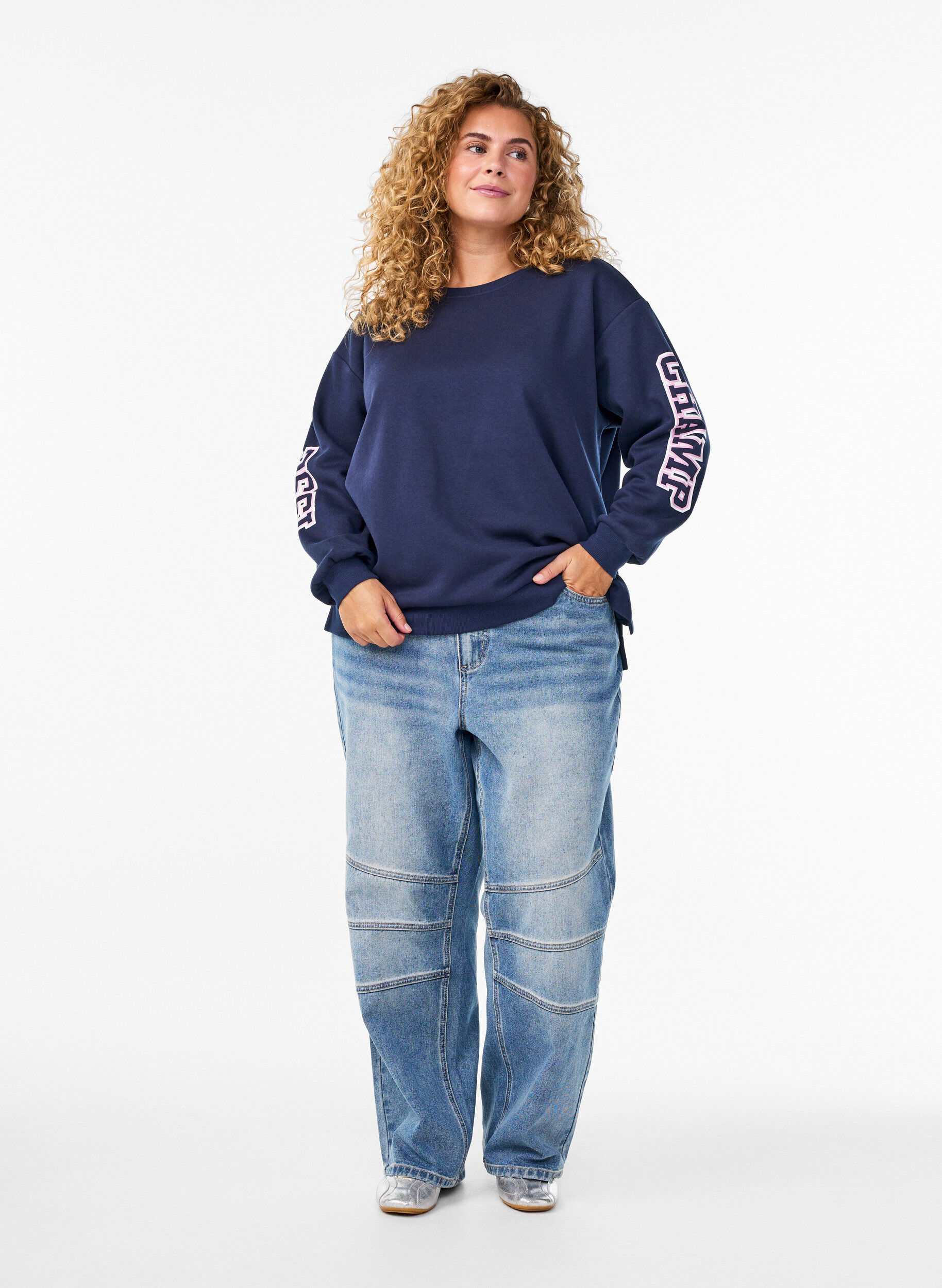 Zizzi Sweatshirt met statementprint op de mouwen en achterkant, Blauw, Model image number 1