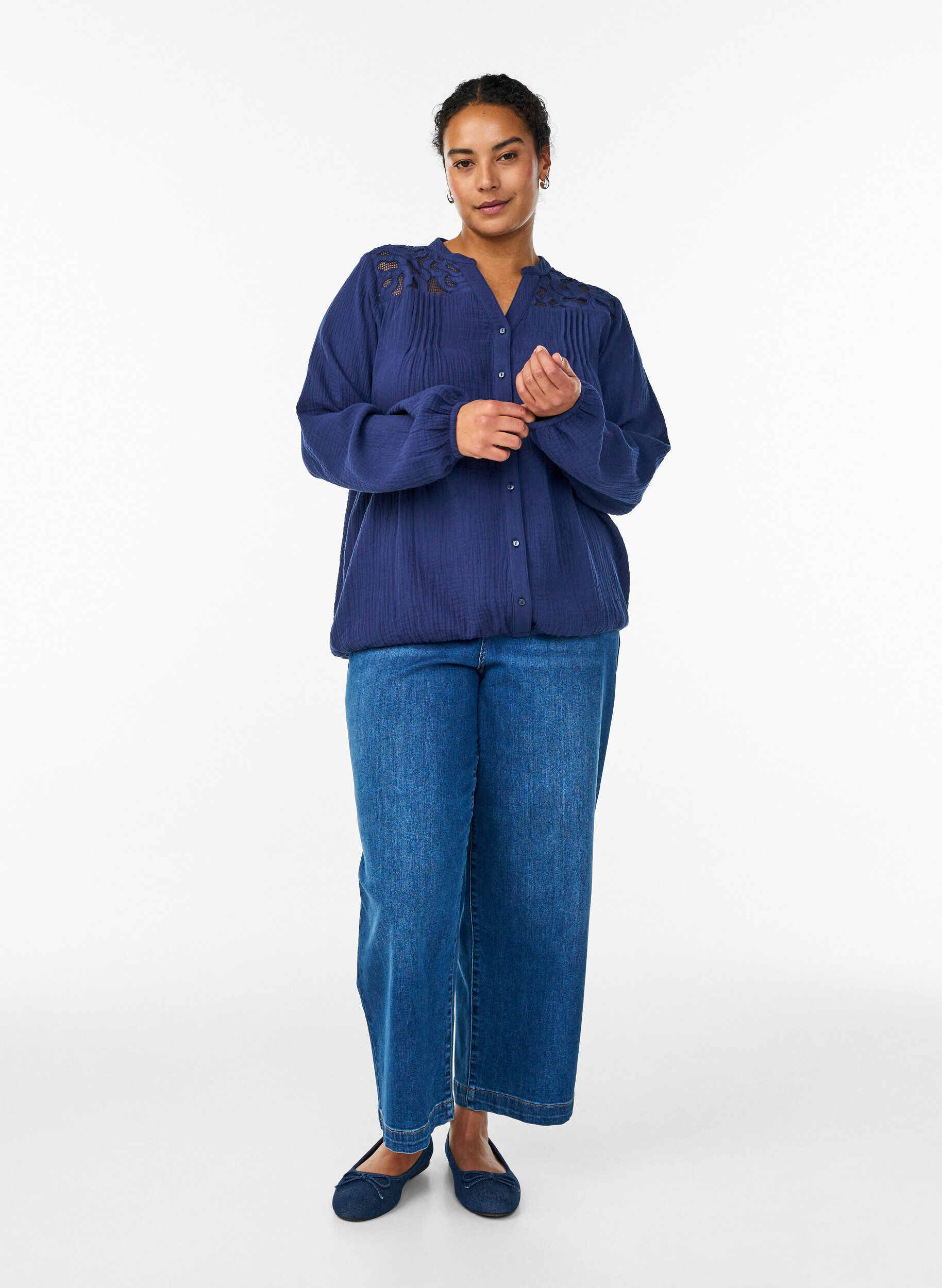 Zizzi Katoenen mousseline blouse met geborduurde details, Blauw, Model image number 1