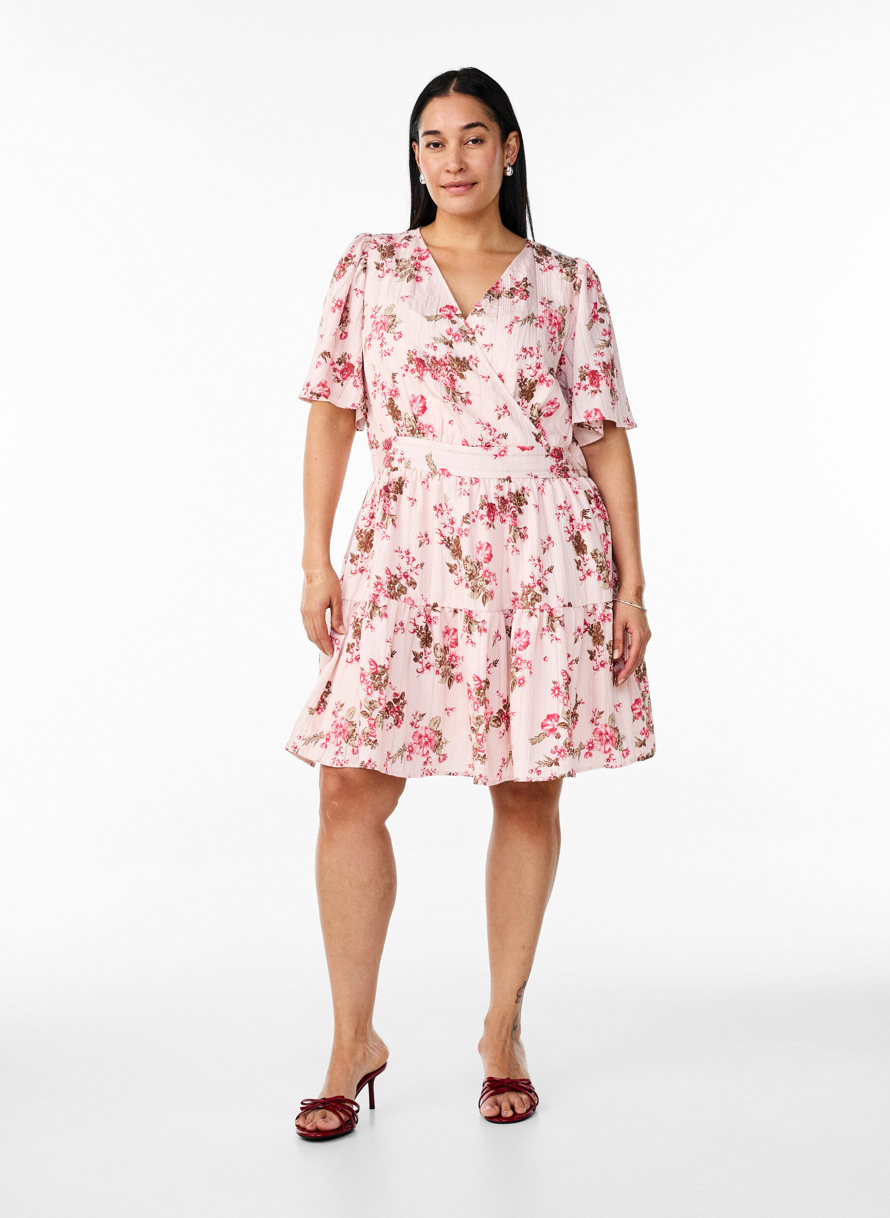 Zizzi Korte jurk met bloemenprint en V-hals, Roze, Model image number 1