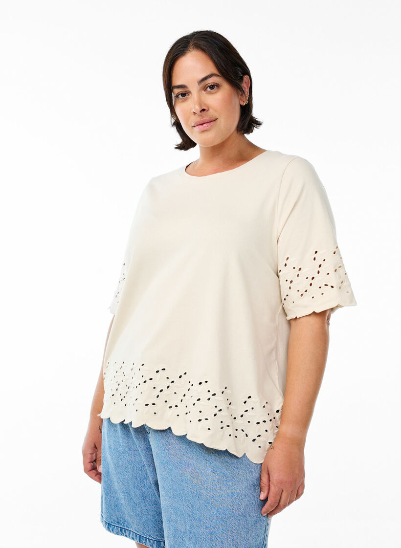 T-shirt met broderie anglaise en geschulpte randen, Beige, Model image number 0