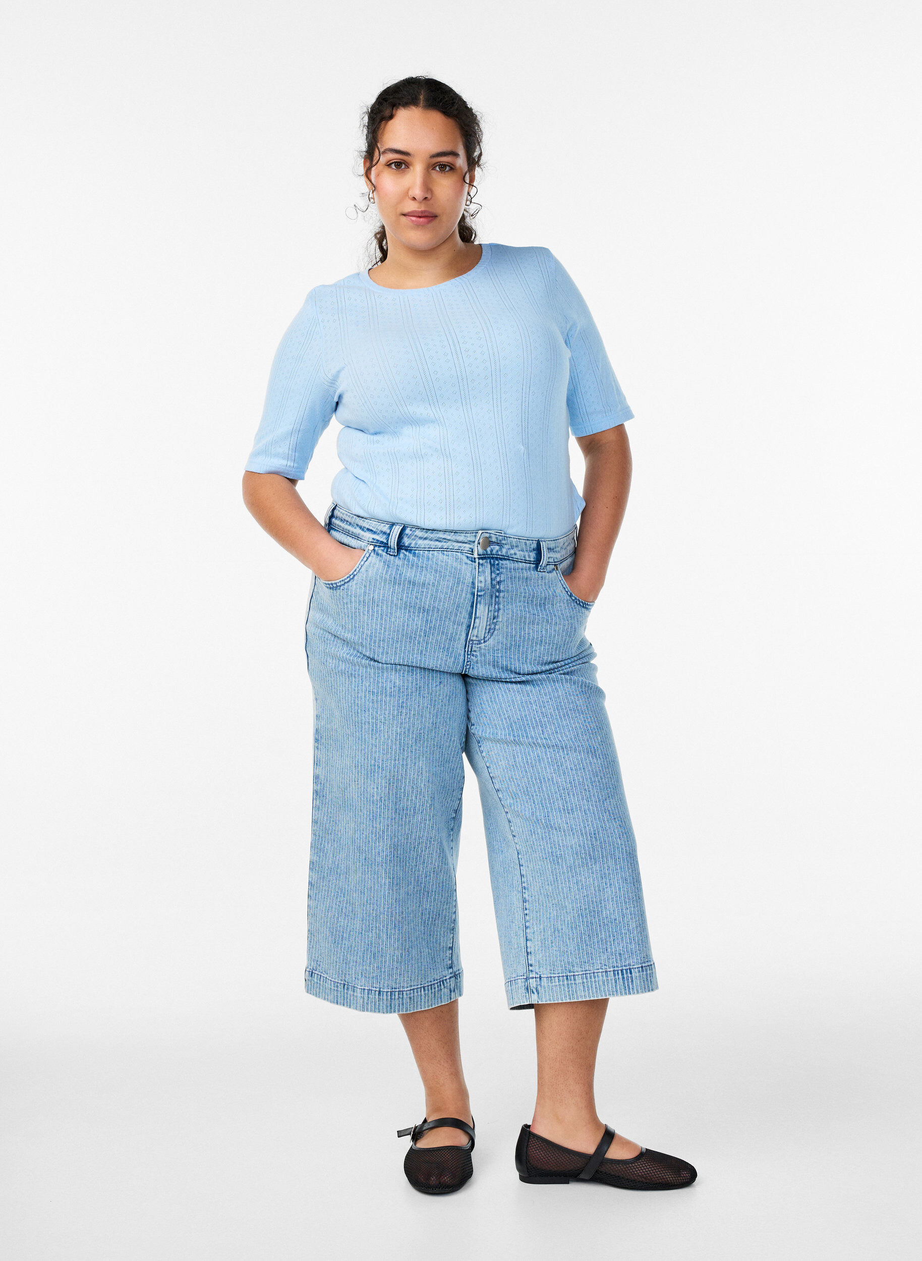 Zizzi T-shirt van katoen met gaatjesborduursel, Blauw, Model image number 1