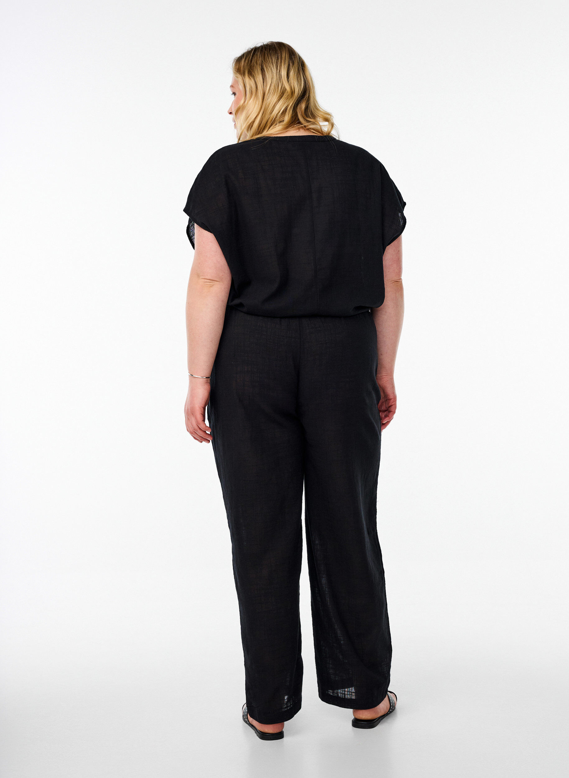 Zizzi FLASH - Broek met rechte pijpen en een hoge taille, Zwart, Model image number 1