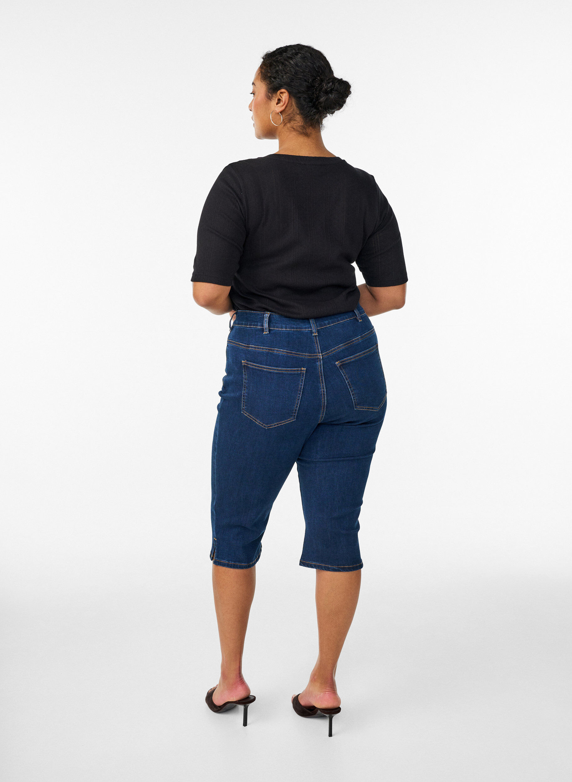 Zizzi High-waist strakke pasvorm capri's in stretch denim, Blauw, Model image number 1