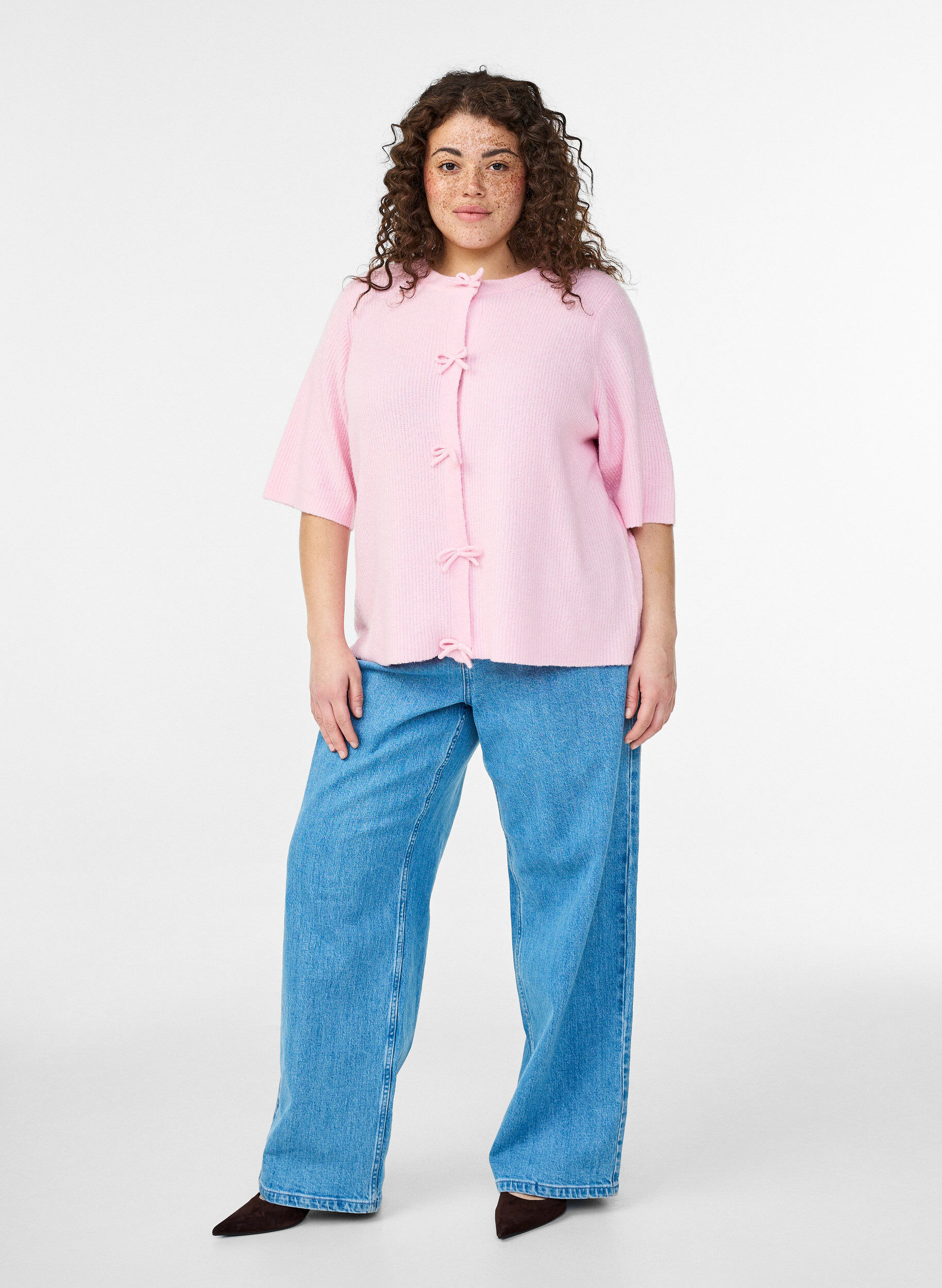 Zizzi Gebreid vest met korte mouwen en strikjes, Roze, Model image number 1