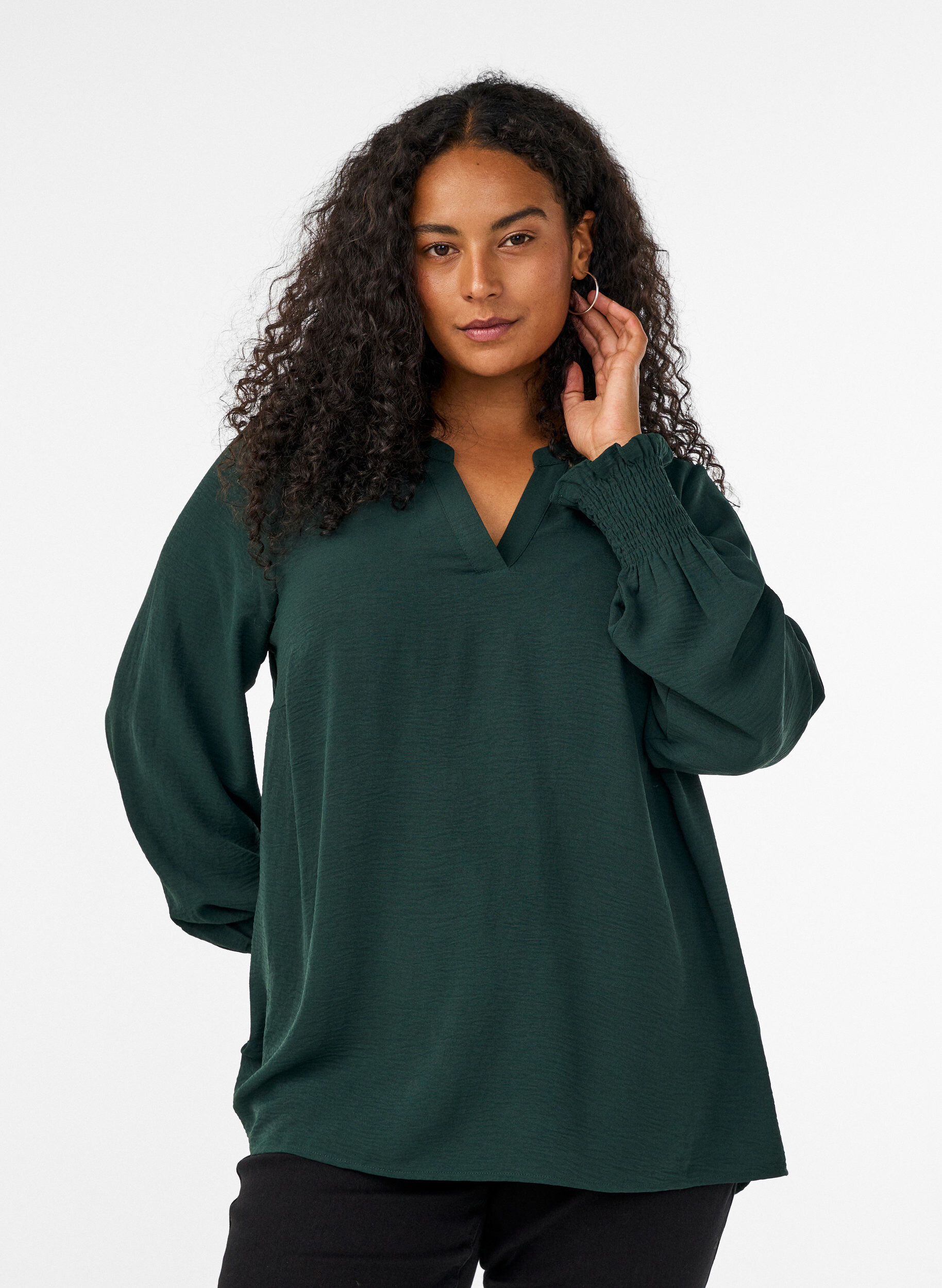 ZizziBlouse met smockmanchetten en V-hals, Groen, Model image number 0