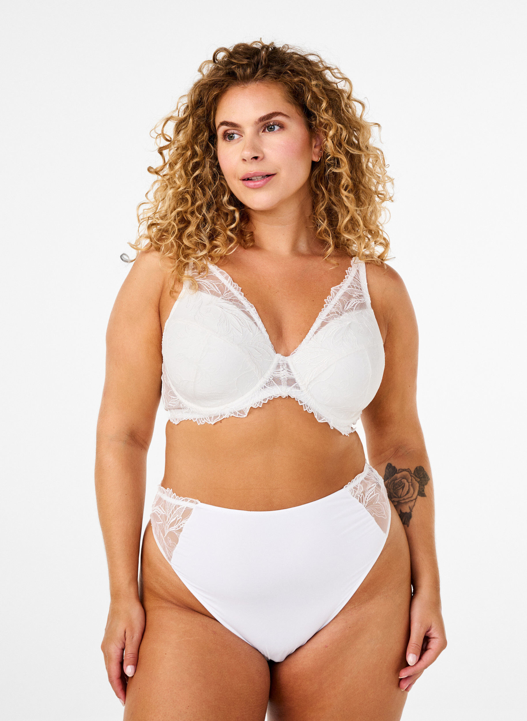 ZizziMicrovezel string met kanten details, Wit, Model image number 0