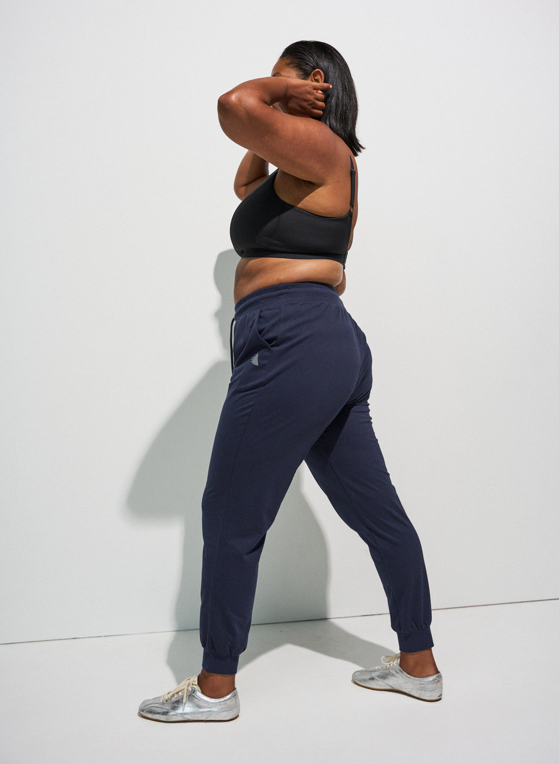 ZizziLosse trainingsbroek met zakken, Blauw, Model image number 2