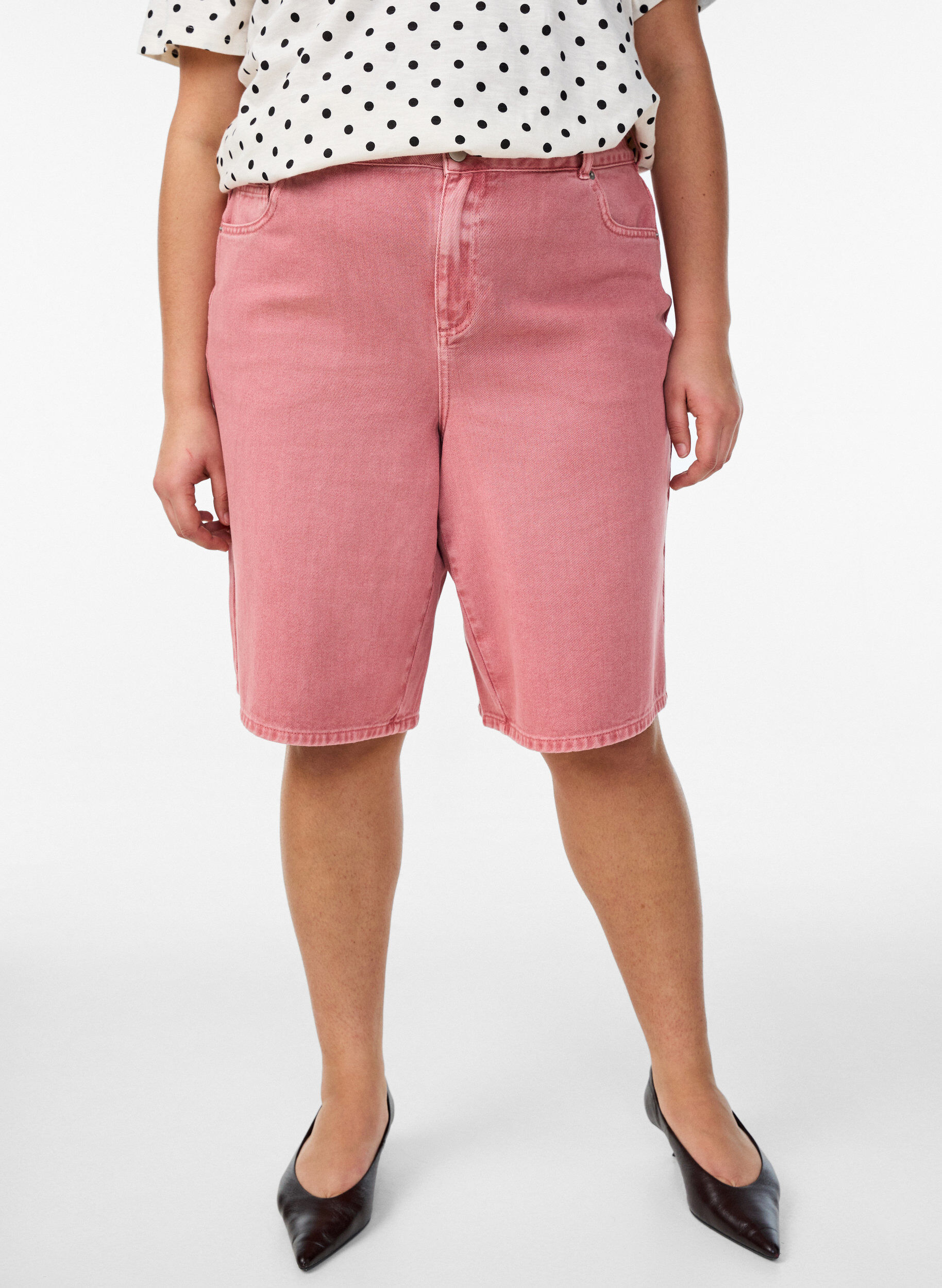 Zizzi High-waist gekleurde denim bermudashorts, Rood, Model image number 0