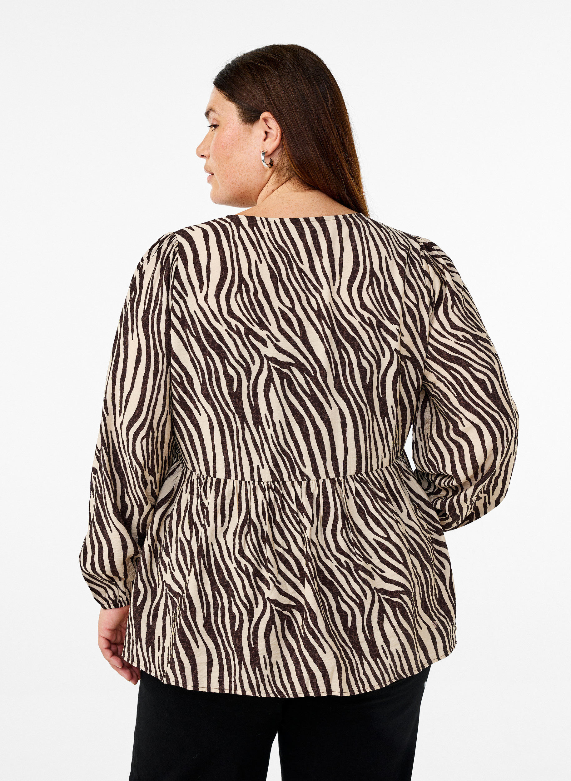 Zizzi Peplum blouse met strik en zebraprint, Bruin, Model image number 2