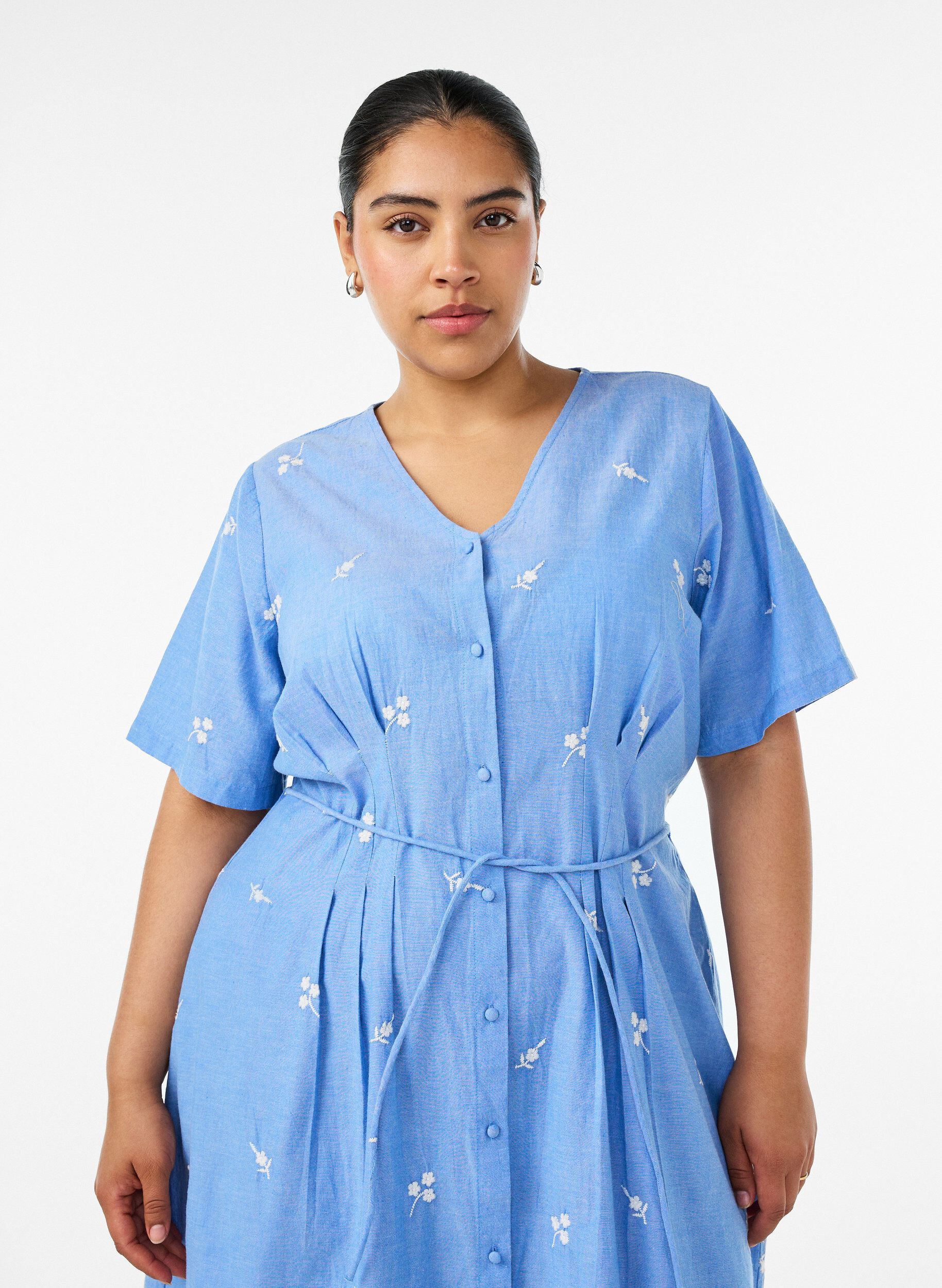 ZizziKatoenen overhemdjurk met geborduurde bloemen, Blauw, Model image number 2