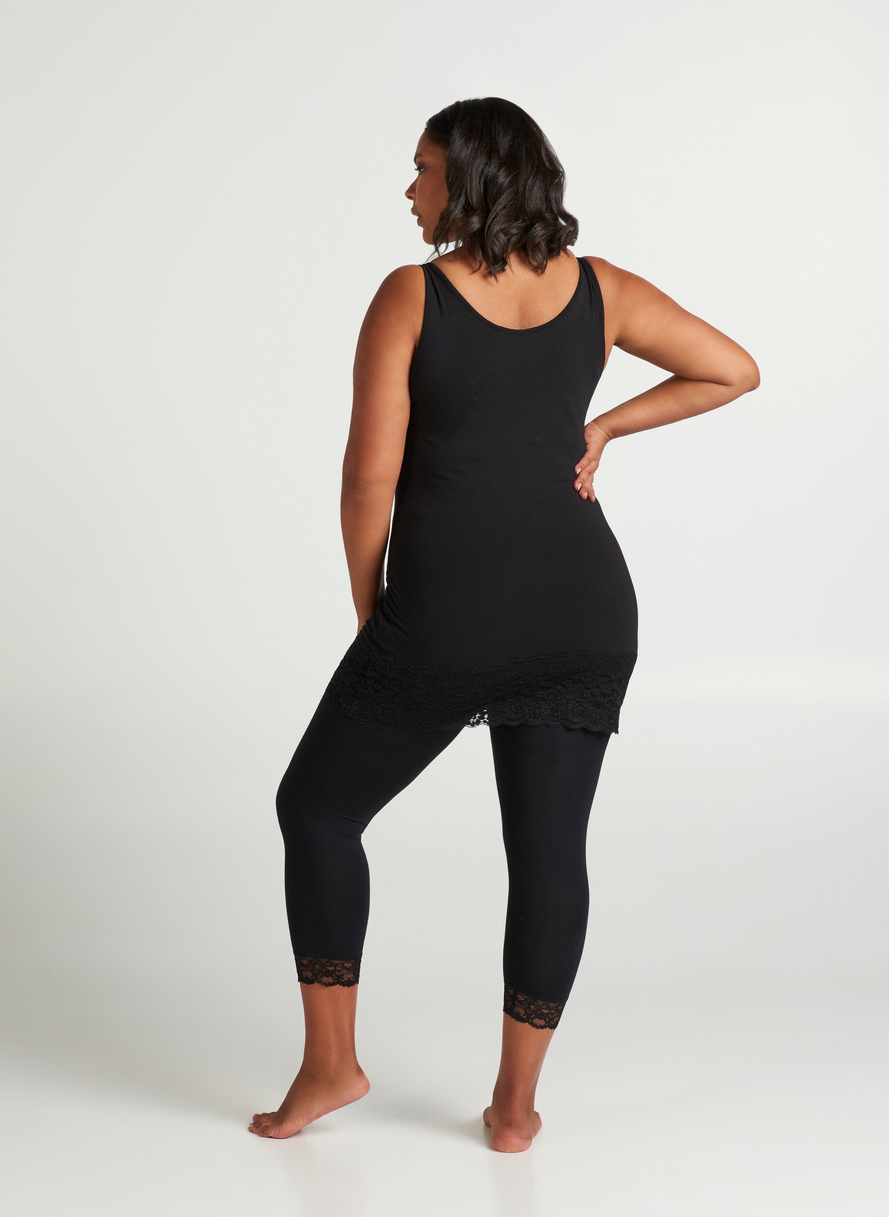Zizzi Driekwart legging met kanten rand, Black, Model image number 1