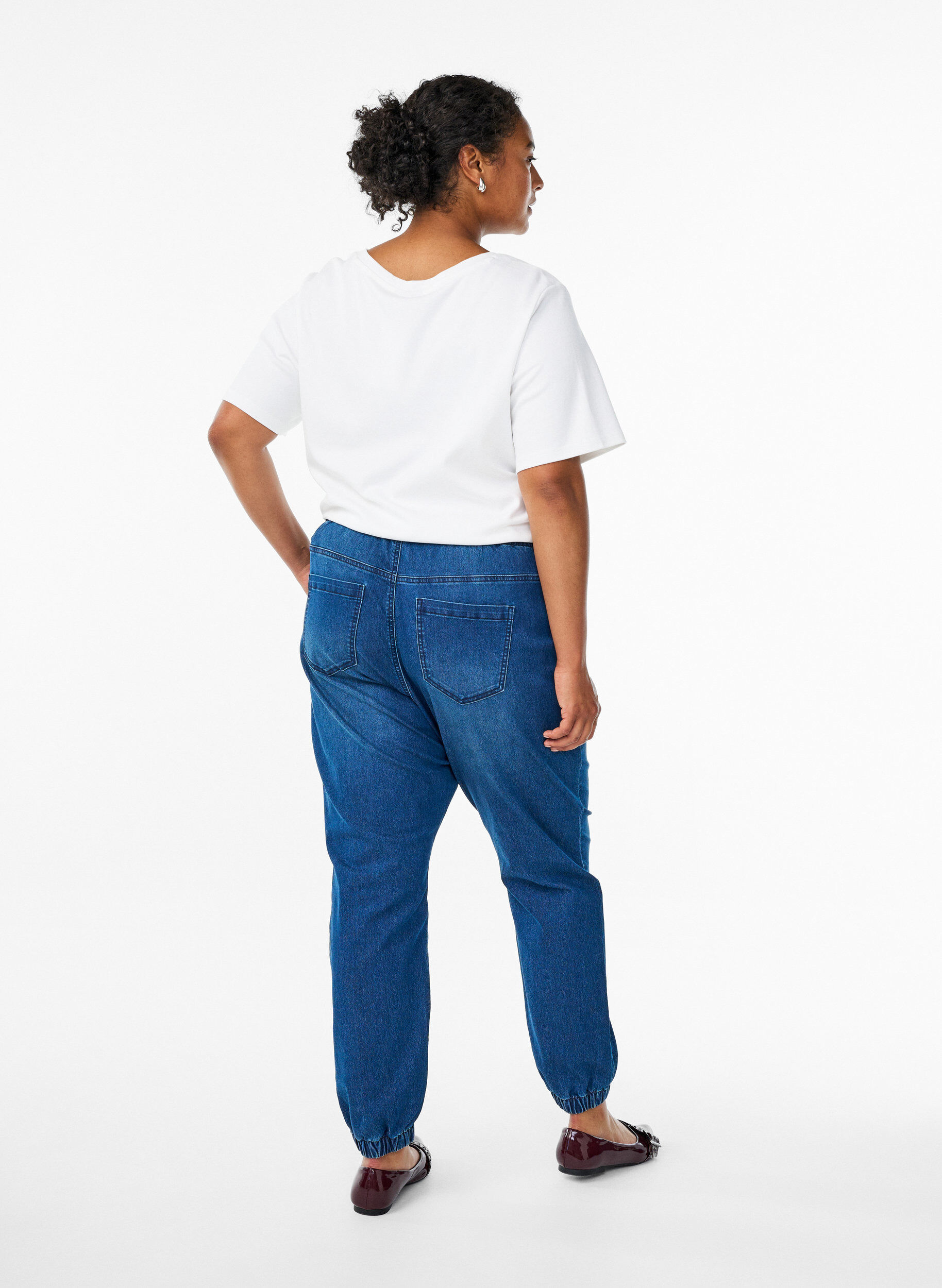 Zizzi Denim joggers met zakken, Blauw, Model image number 2