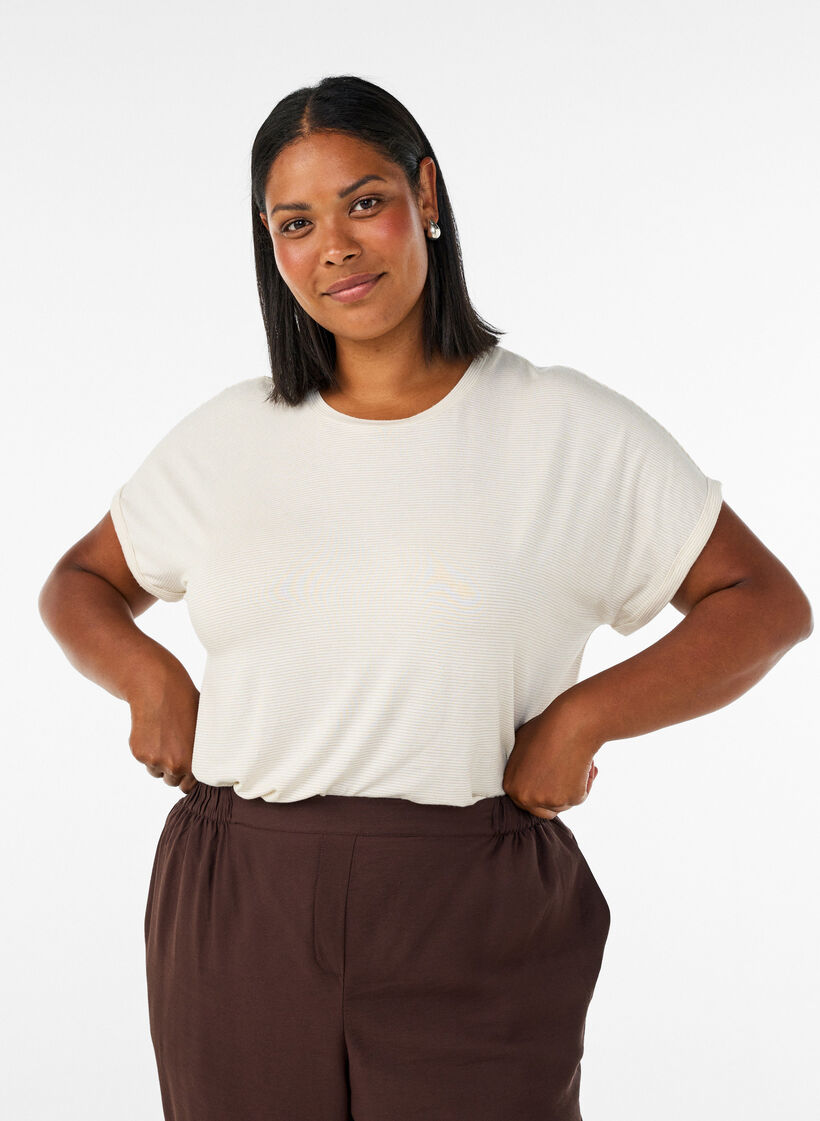 Viscose T-shirt met glitterstrepen, Vanille, Model image number 0