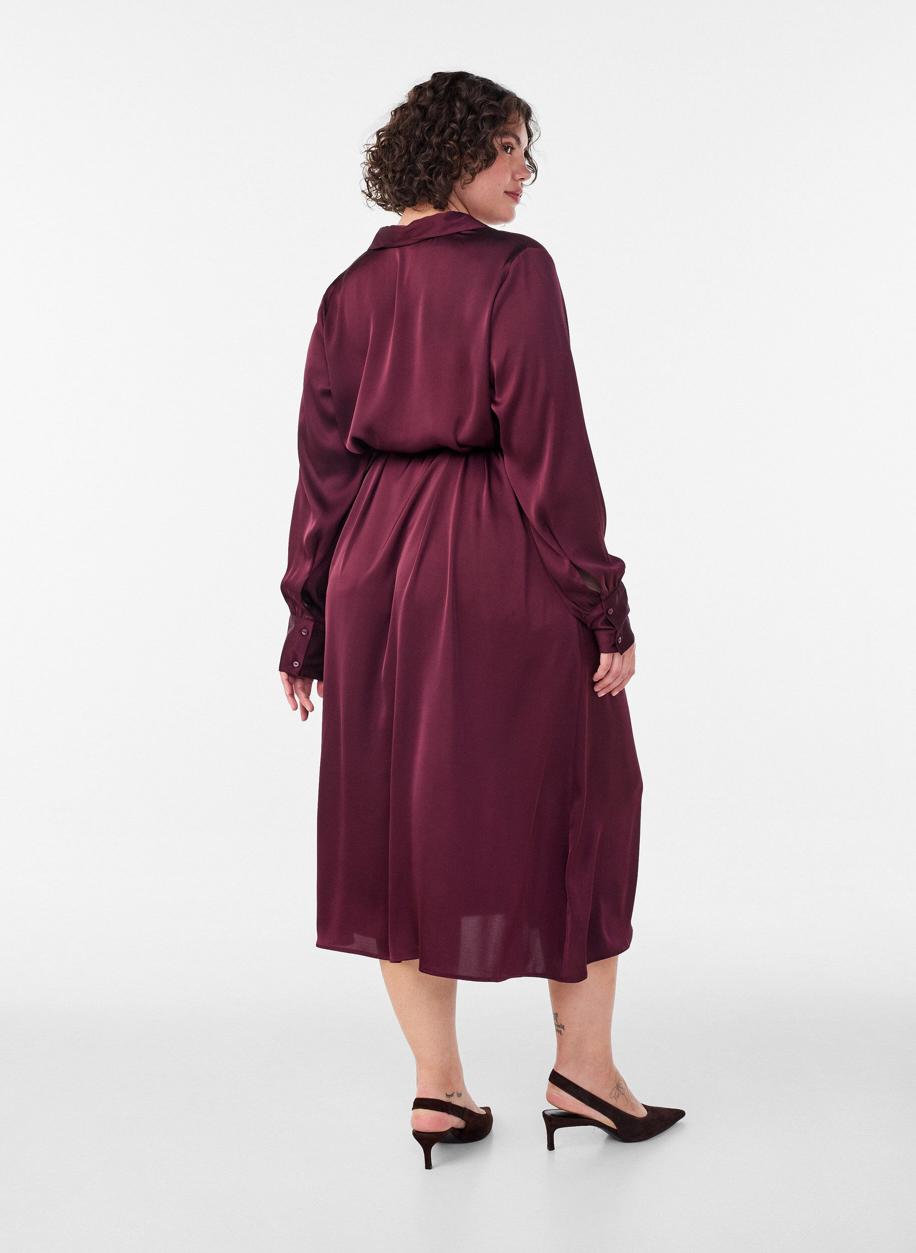 ZizziSatijnen overhemdjurk met een strikceintuur, Rood, Model image number 2