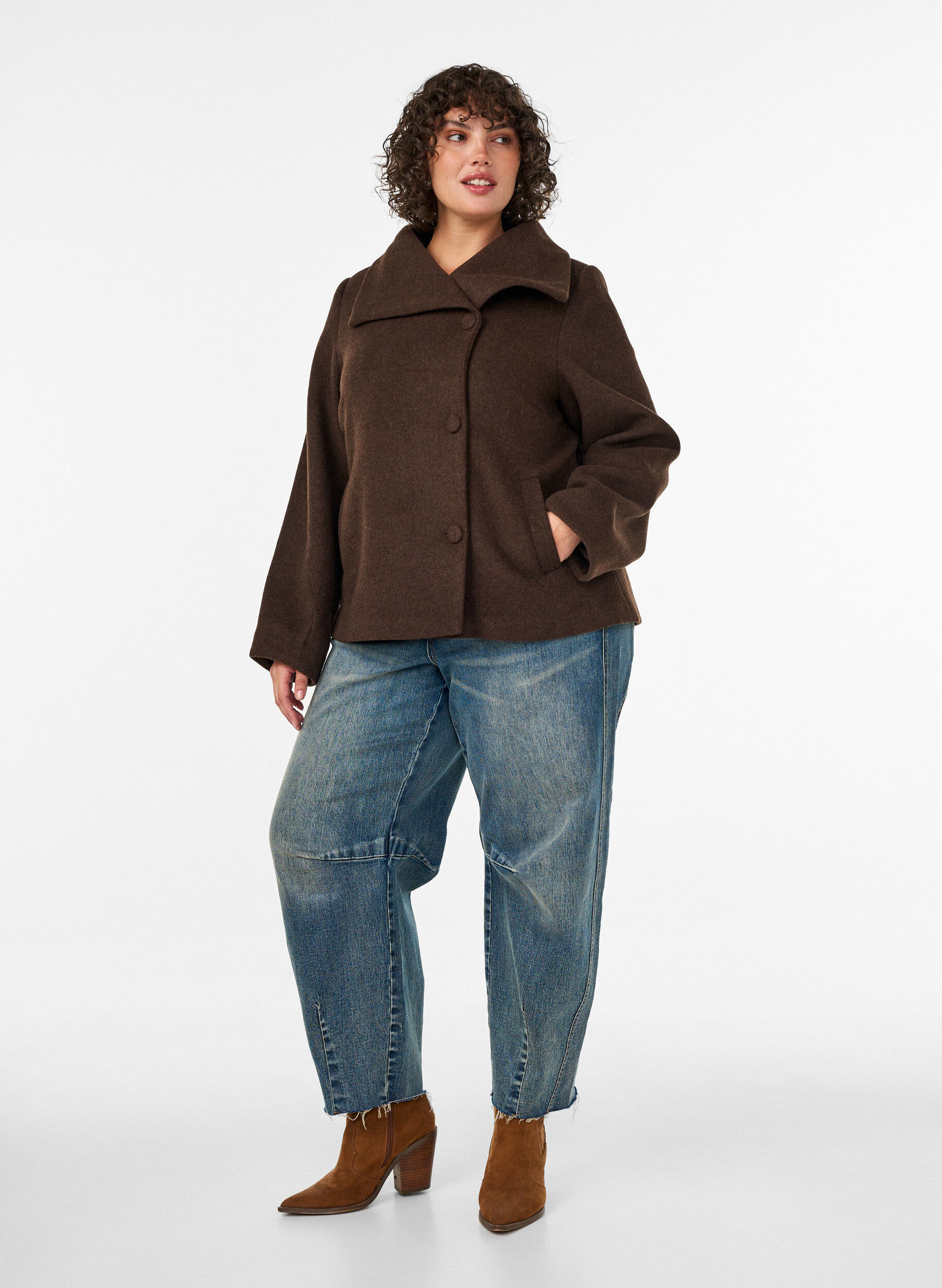 ZizziKorte jas met asymmetrische knoopsluiting, Bruin, Model image number 1