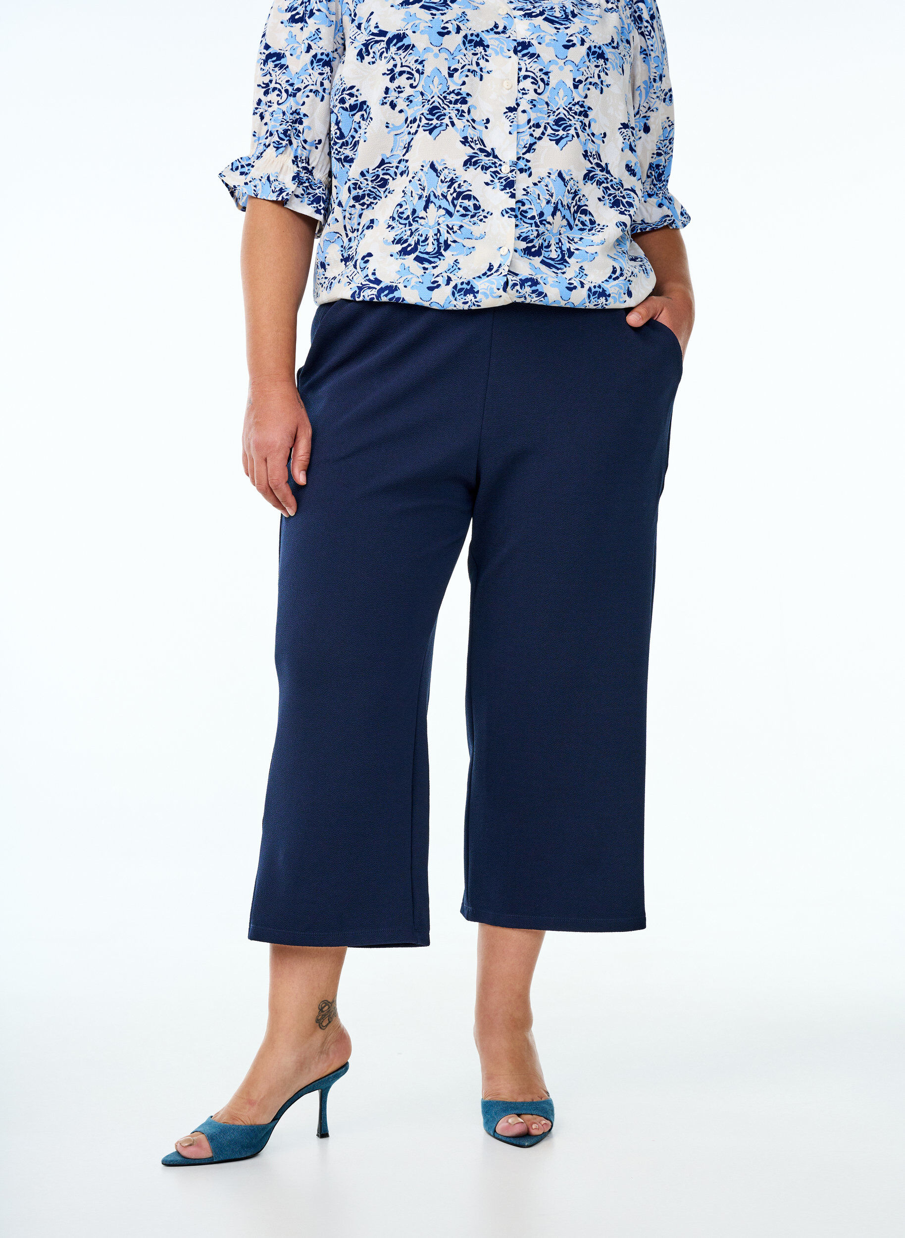 Zizzi Losse broek met 7/8 lengte, Blauw, Model image number 2