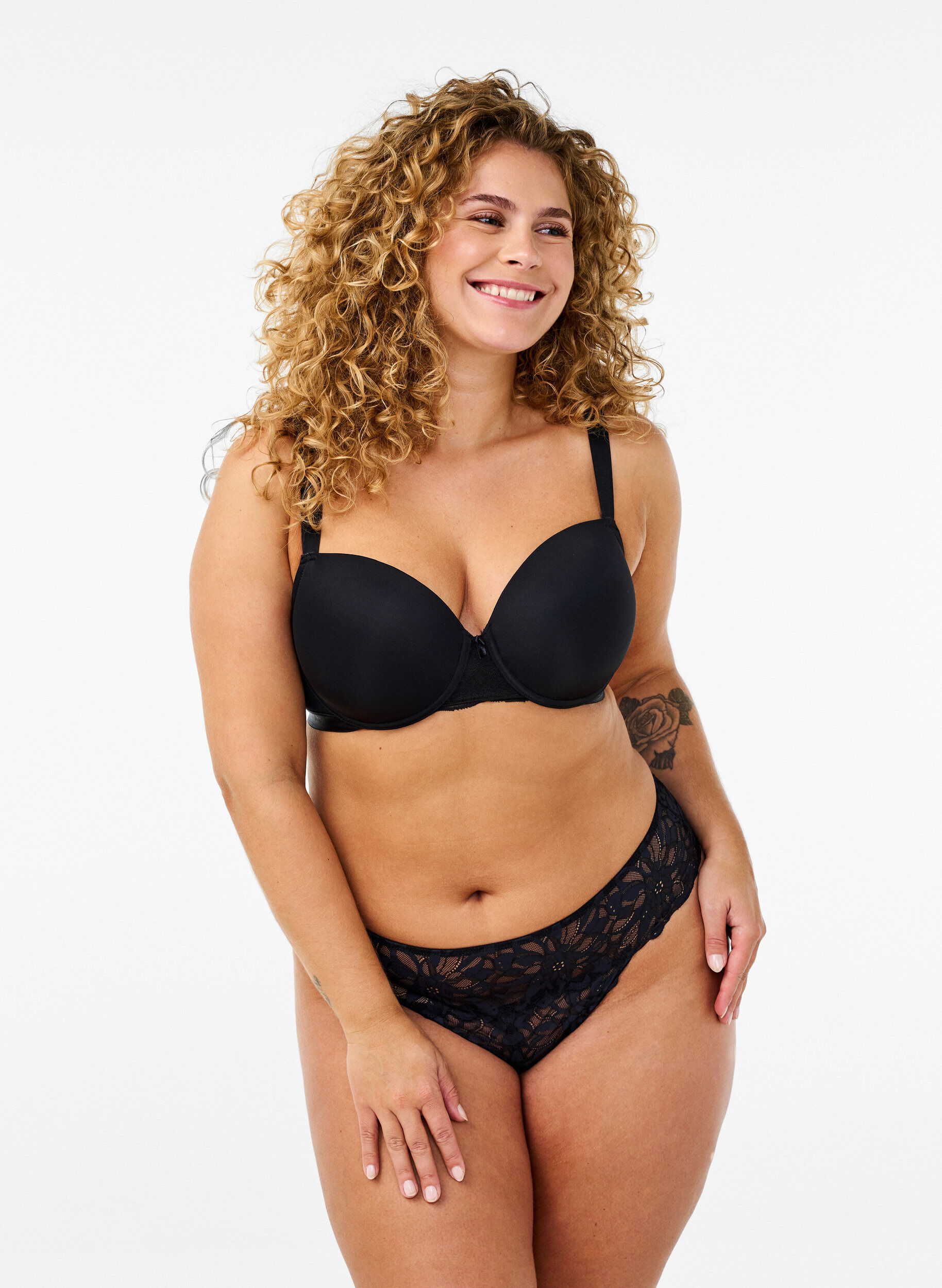 Zizzi Kruisloze kanten string, Zwart, Model image number 0